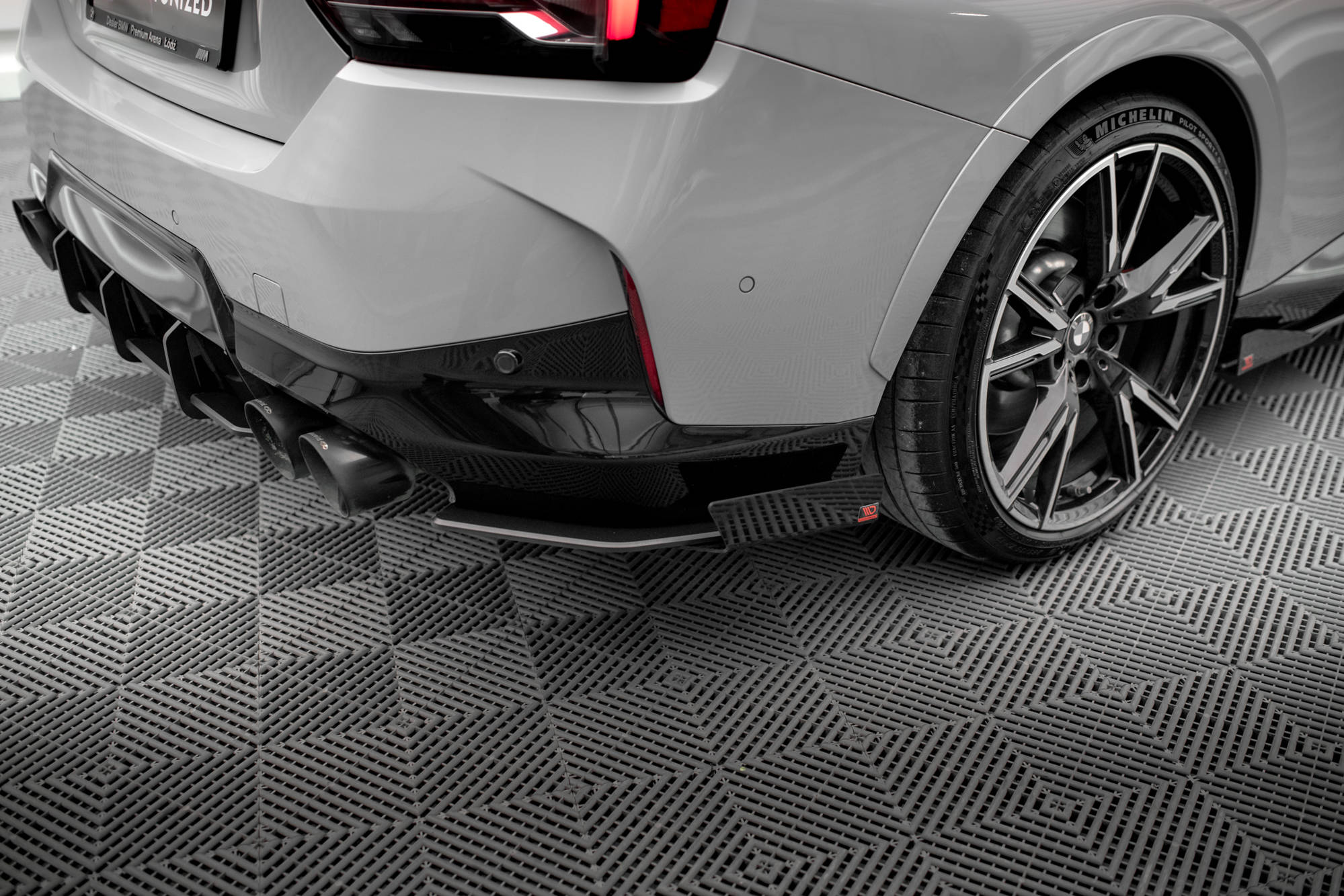 Hintere Seiten Flaps passend für BMW 2 Coupe M240i G42 schwarz Hochglanz