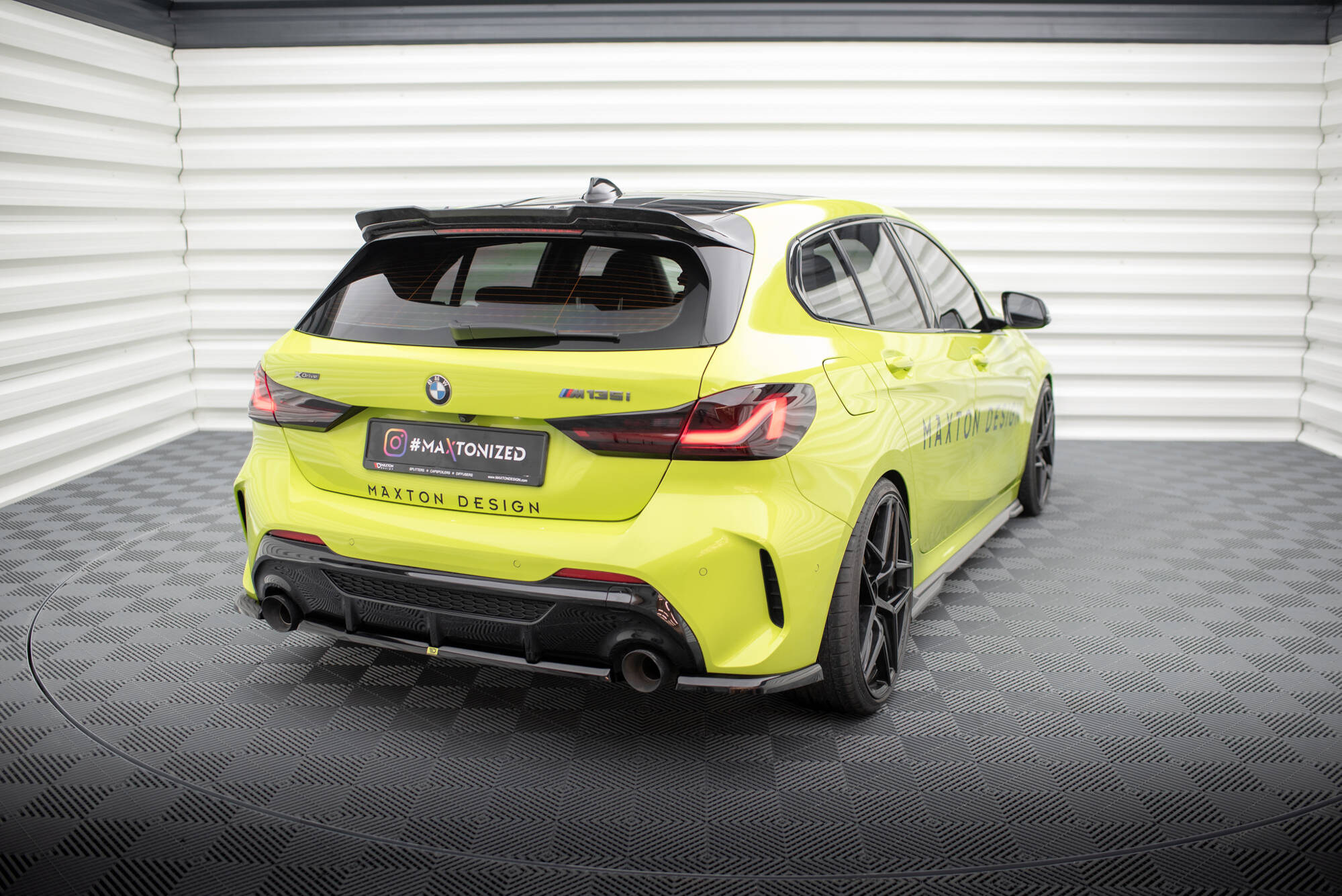 Street+ Heck Ansatz Flaps V.1 passend für BMW 1er M-Paket / M135i F40 schwarz Hochglanz