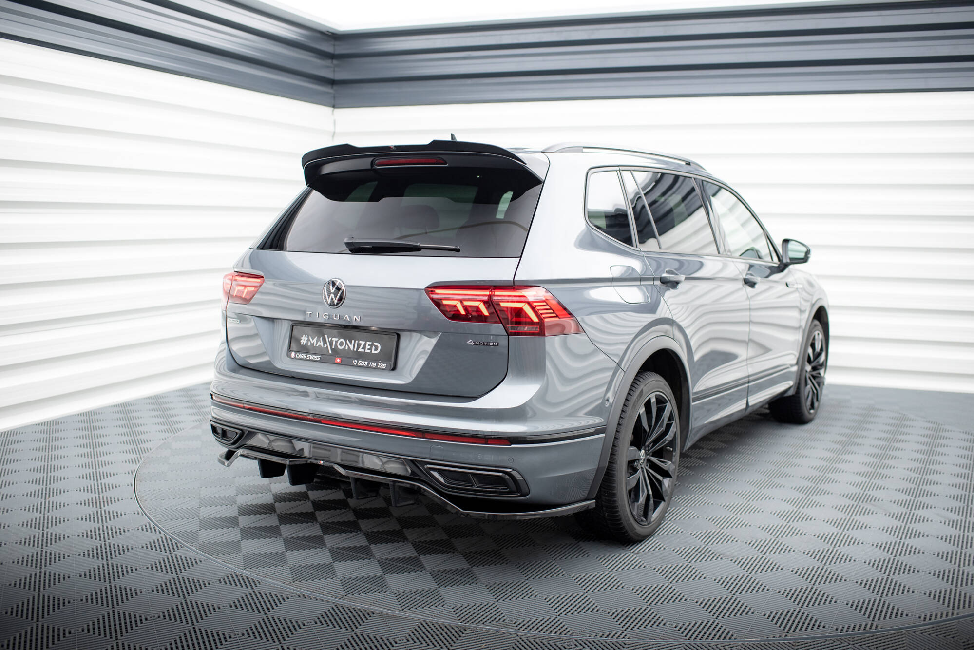 Street+ Mittlerer Diffusor RACE Heck Ansatz passend für VW Tiguan Allspace R-Line Mk2 FL schwarz Hochglanz