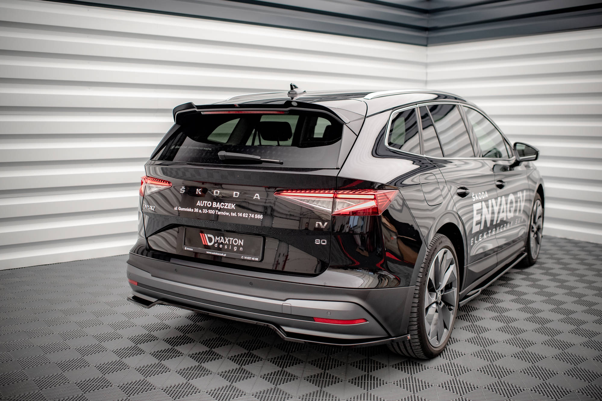Street+ Mittlerer Diffusor RACE Heck Ansatz passend für Skoda Enyaq iV schwarz Hochglanz