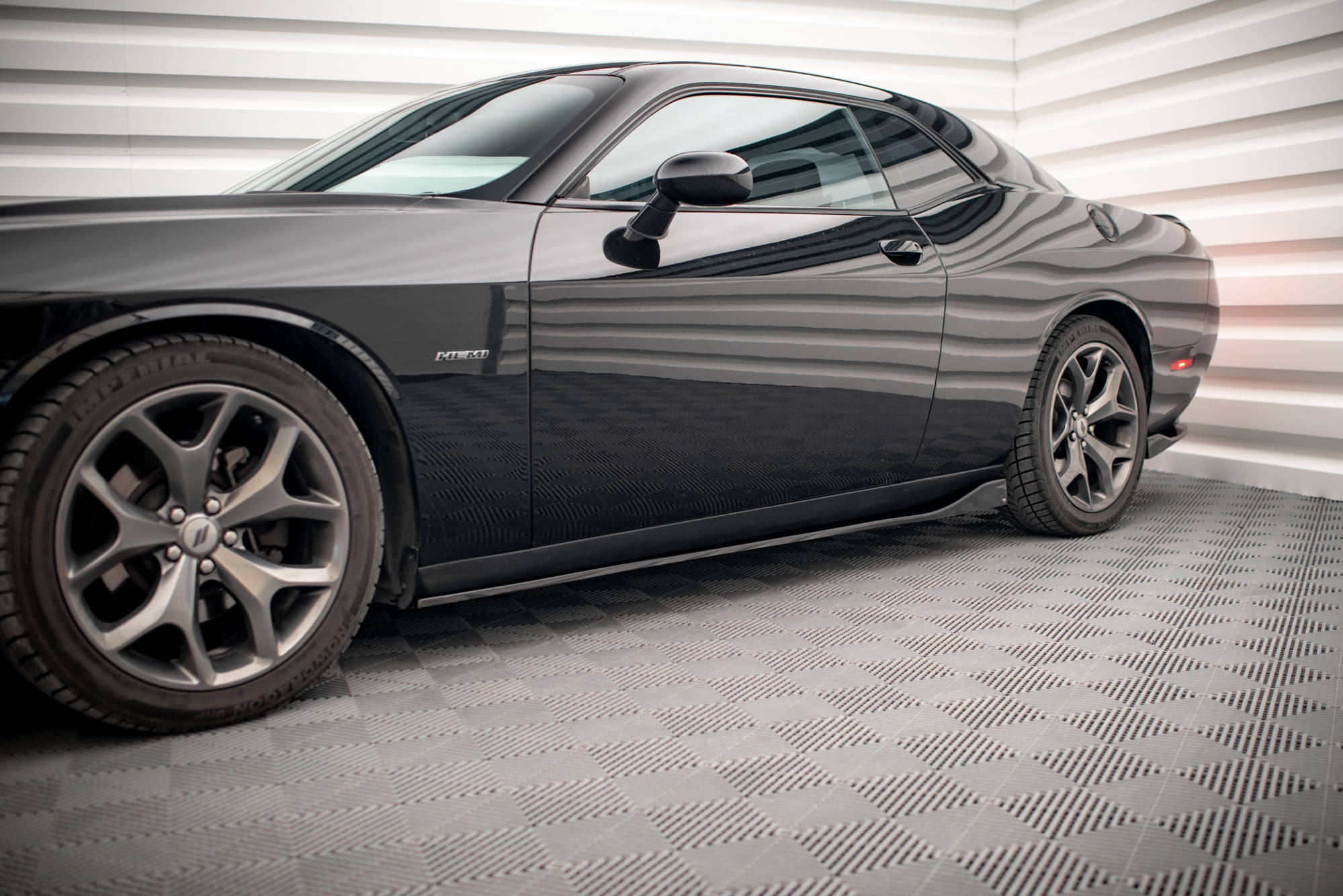 Street+ Seitenschweller Leisten passend für Dodge Challenger GT Mk3 FL schwarz Hochglanz