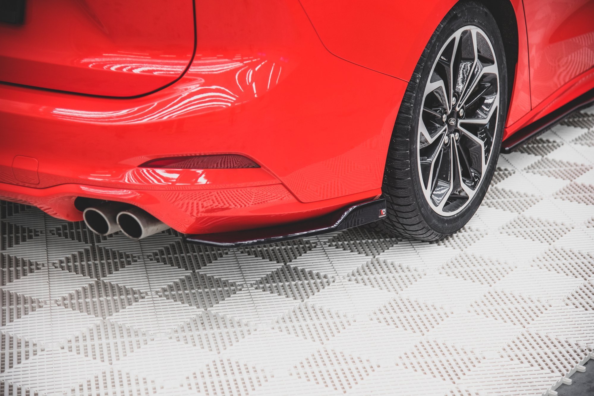 Street+ Heck Ansatz Flaps V.2 passend für Ford Focus ST-Line Kombi Mk4 schwarz Hochglanz