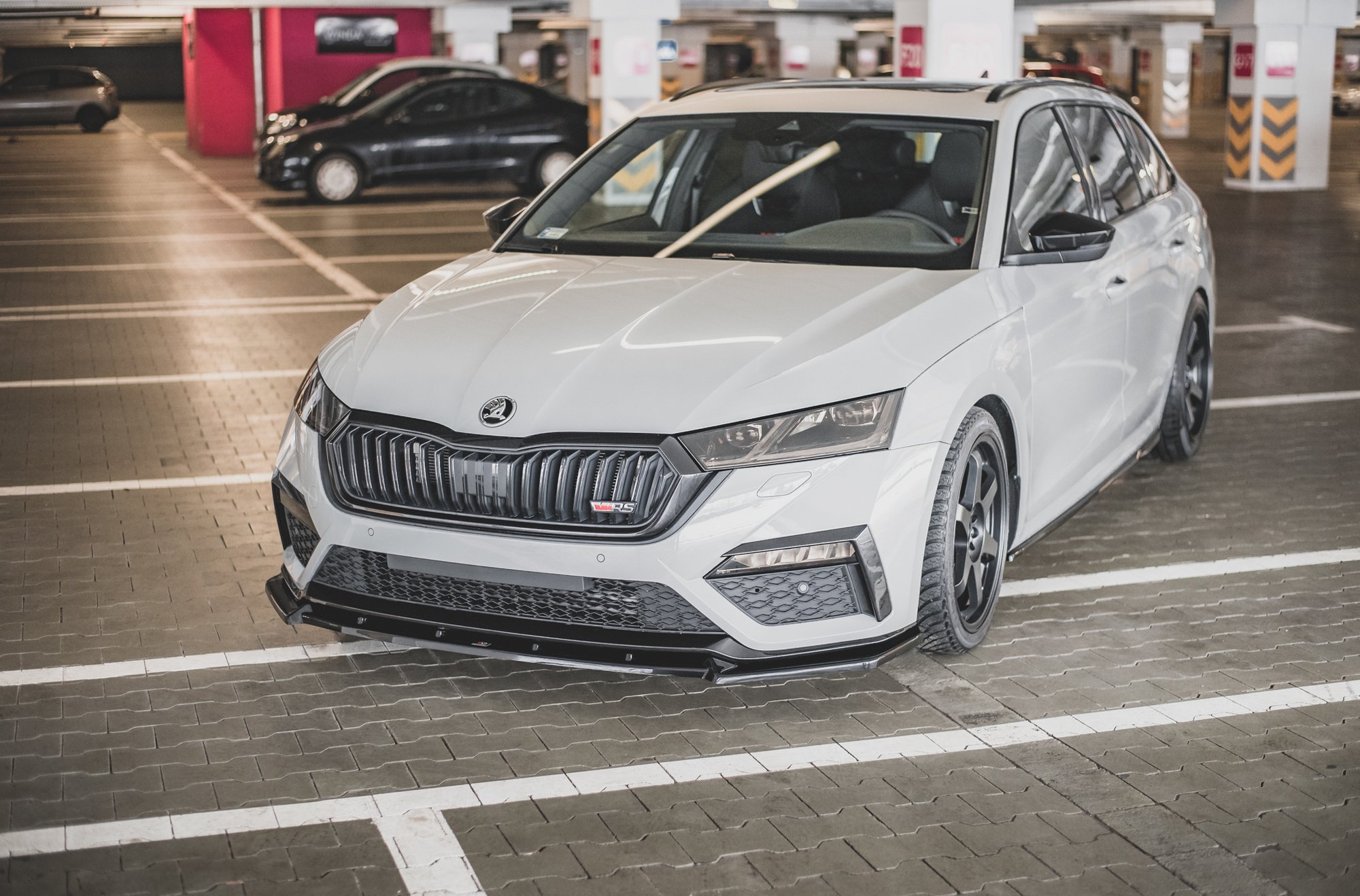 Street+ Spoilerlippe Front Ansatz V.1 passend für Skoda Octavia RS Mk4 schwarz Hochglanz