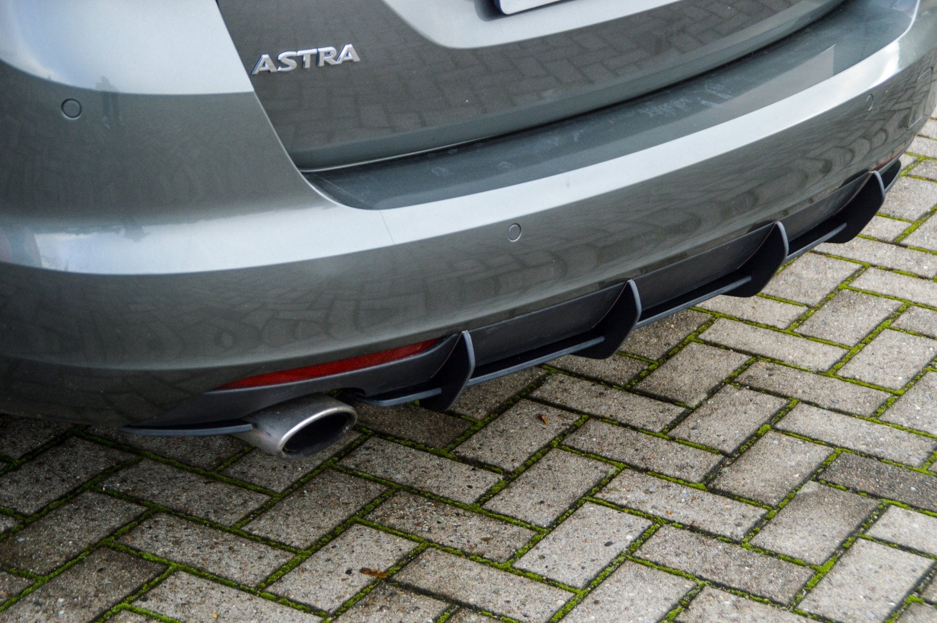Gefräster Heckansatz für Opel Astra K Sportstourer