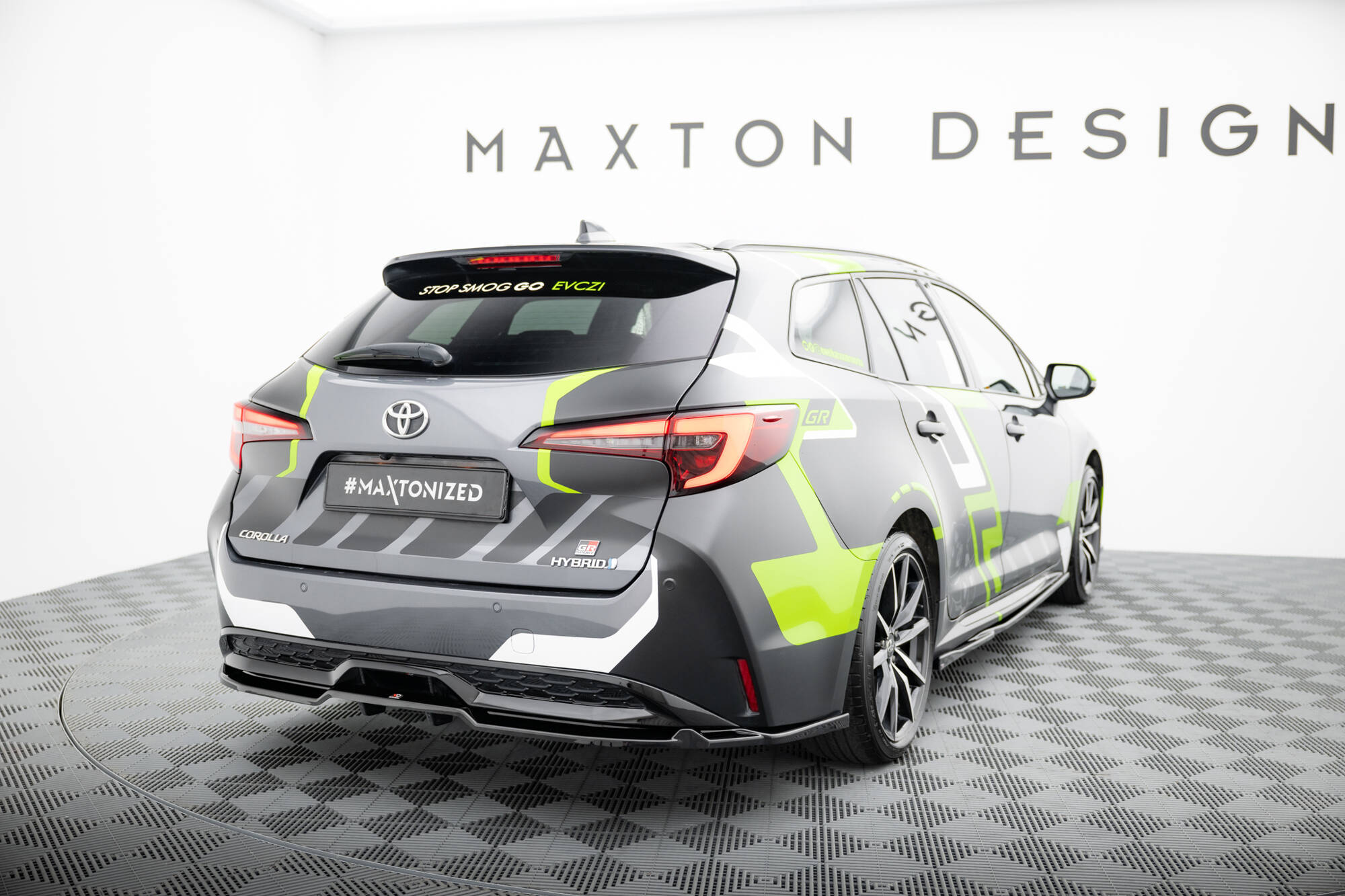Street+ Mittlerer Diffusor RACE Heck Ansatz passend für Toyota Corolla GR Sport Touring Sports XII schwarz Hochglanz