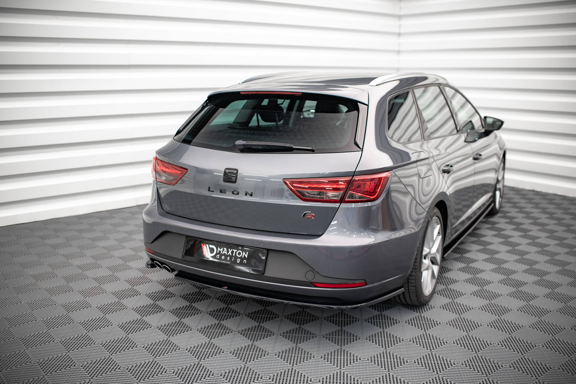 Street+ Heck Ansatz Flaps V.1 passend für Seat Leon FR Sportstourer Mk3 schwarz Hochglanz