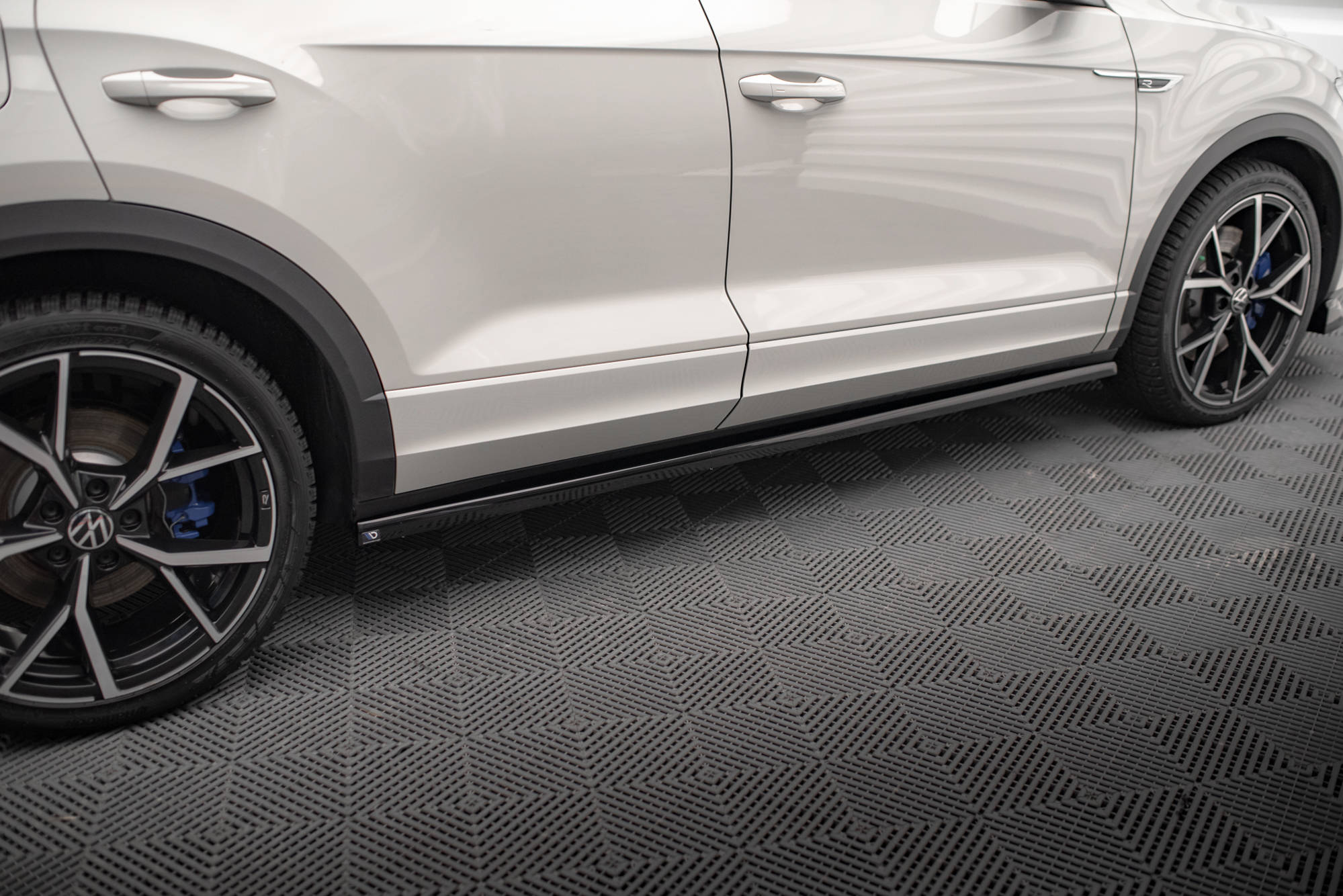 Street+ Seitenschweller Leisten passend für VW T-Roc R / R-Line Mk1 schwarz Hochglanz