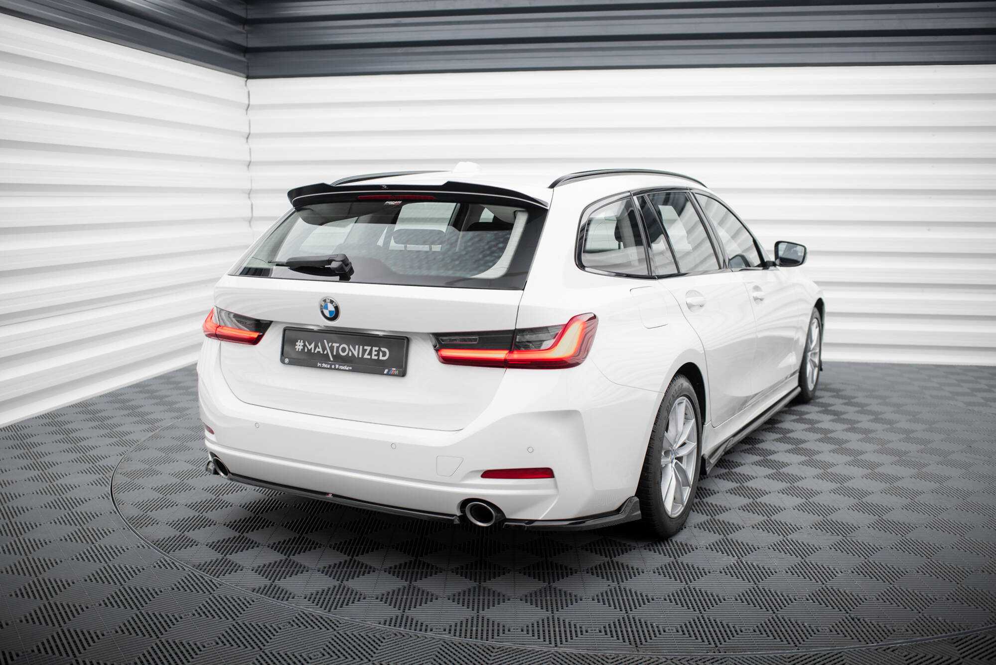 Street+ Mittlerer Diffusor Heck Ansatz passend für BMW 3er Limousine / Touring G20 / G21 FL schwarz Hochglanz
