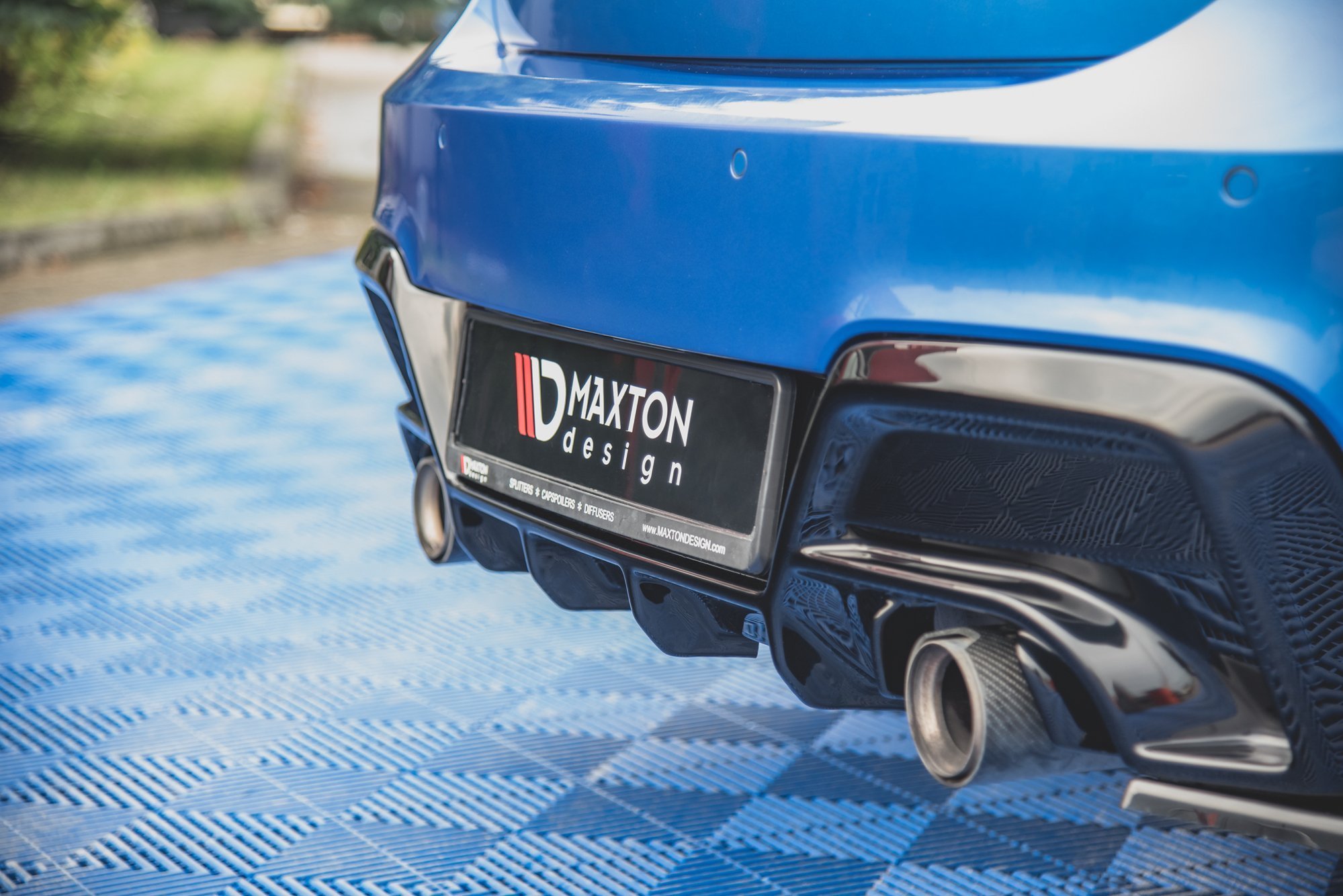 Street+ Heck Ansatz Flaps V.2 passend für BMW M135i F20 schwarz Hochglanz