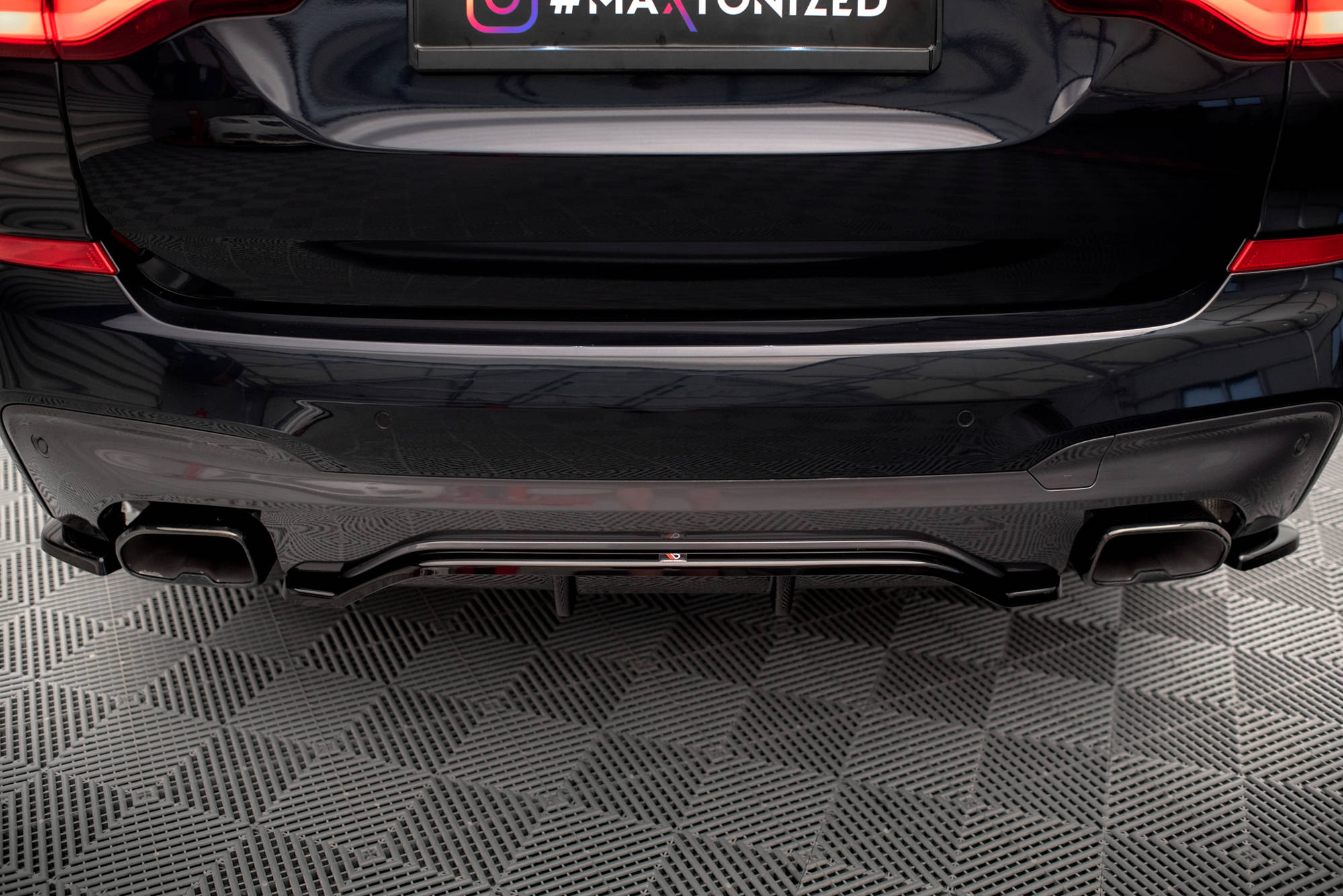 Street+ Mittlerer Diffusor RACE Heck Ansatz passend für BMW X3 M40i / M40d G01 schwarz Hochglanz