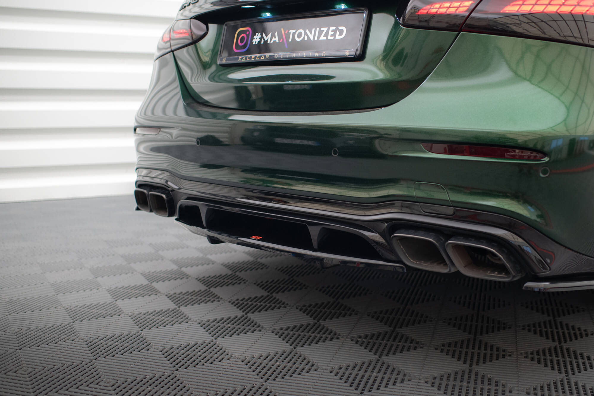 Street+ Mittlerer Diffusor RACE Heck Ansatz passend für Mercedes-AMG E63 W213 FL schwarz Hochglanz