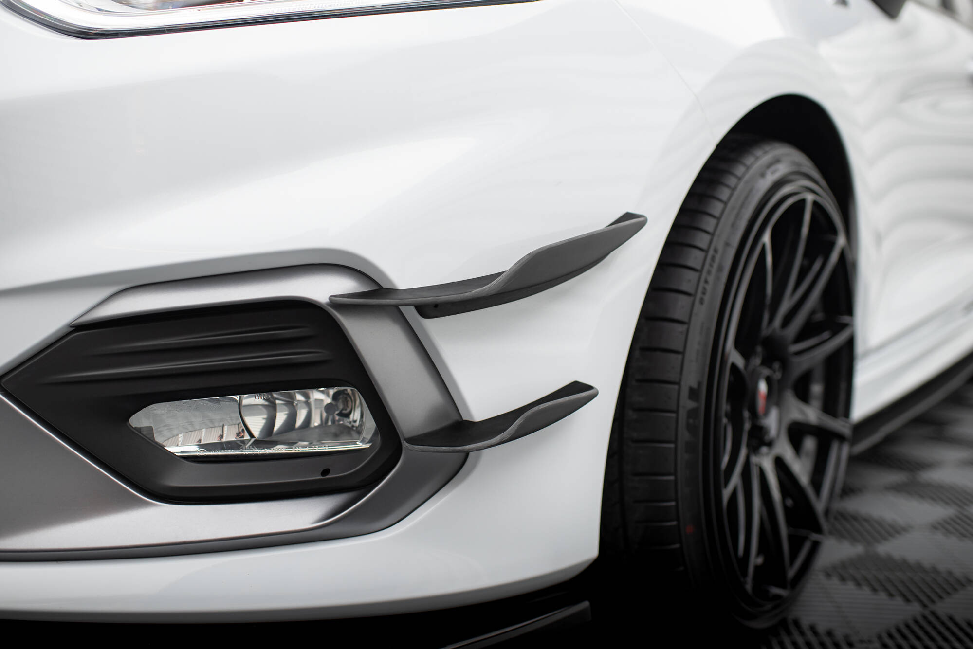 Stoßstangen Flaps Wings vorne Canards V.2 passend für Ford Fiesta Mk8 ST / ST-Line