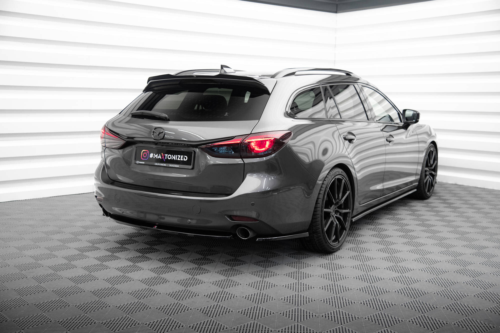 Street+ Mittlerer Diffusor Heck Ansatz passend für Mazda 6 Kombi Mk3 FL schwarz Hochglanz
