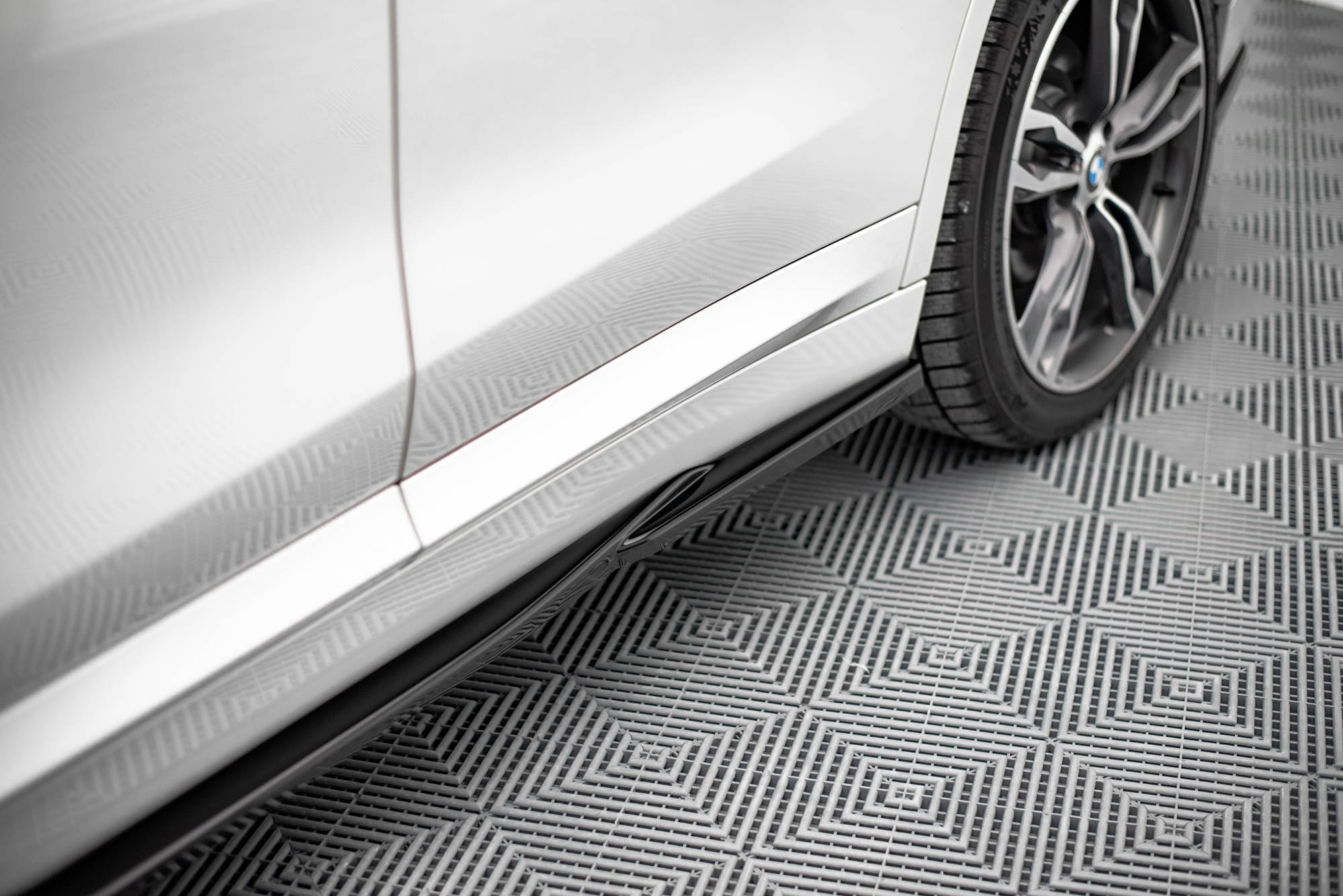Street+ Seitenschweller Leisten passend für BMW X1 M-Paket F48 / F48 FL schwarz Hochglanz