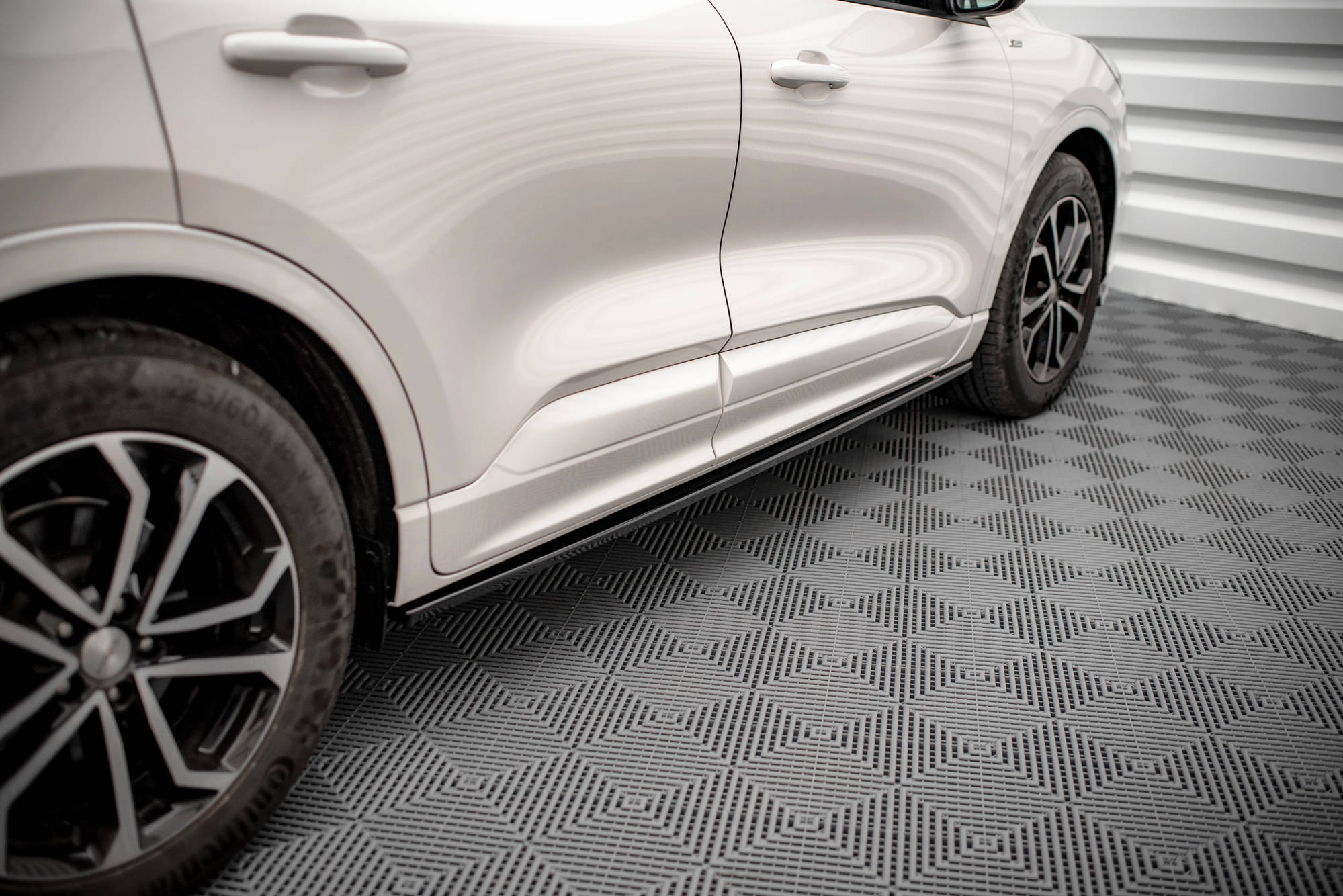 Street+ Seitenschweller Leisten passend für Ford Kuga ST-Line Mk3 schwarz Hochglanz