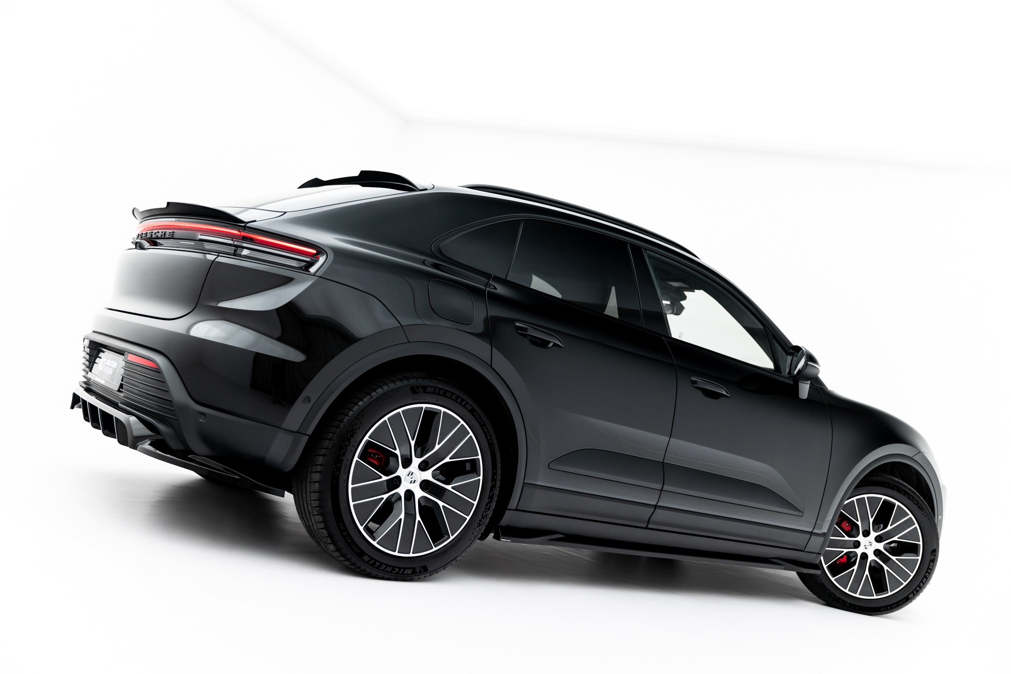 Street+ Seitenschweller Leisten passend für Porsche Macan EV Mk1 schwarz Hochglanz