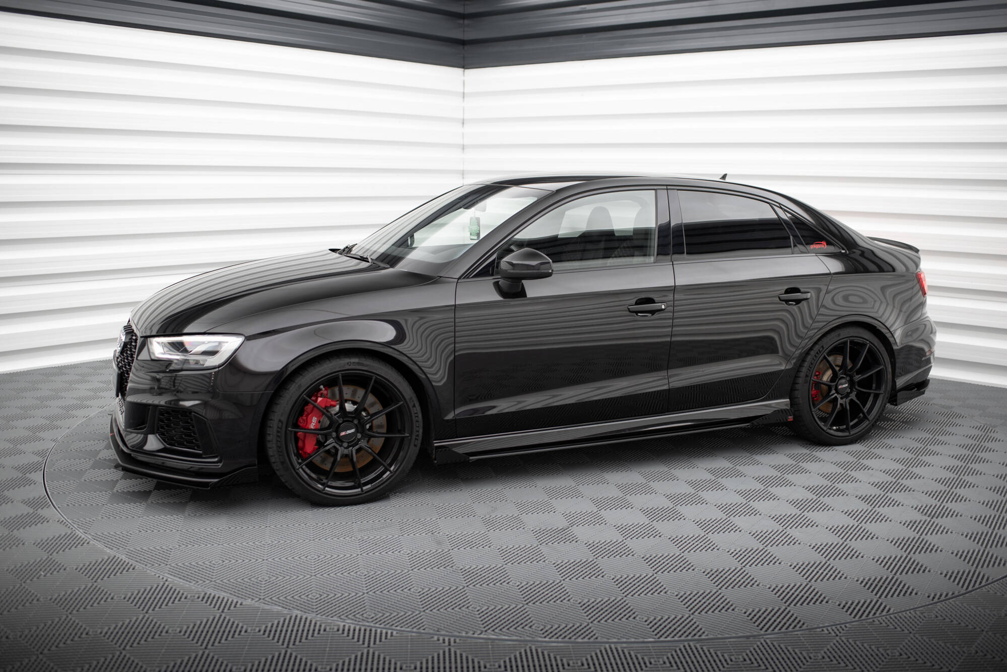 Street Pro Seitenschweller Leisten V.1 + Flaps passend für Audi RS3 Limousine 8V FL schwarz Hochglanz