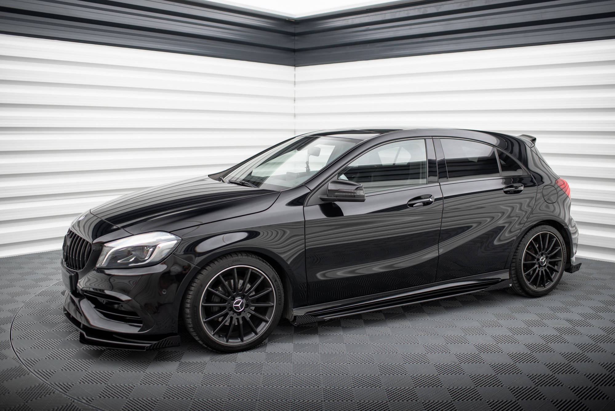 Street Pro Seitenschweller Leisten + Flaps passend für Mercedes A AMG-Line W176 FL schwarz Hochglanz