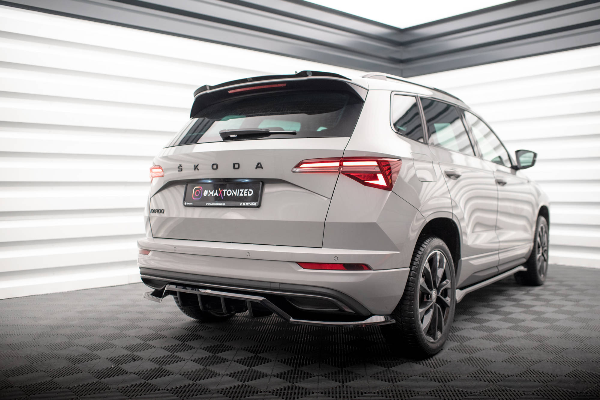 Heck Spoiler Aufsatz Abrisskante passend für Skoda Karoq Sportline Mk1 FL schwarz Hochglanz