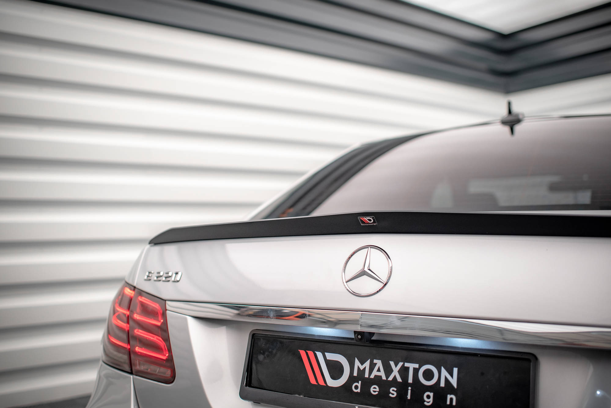 Heck Spoiler Aufsatz Abrisskante passend für Mercedes E63 AMG / AMG-Line / Standard Limousine W212 FL schwarz Hochglanz