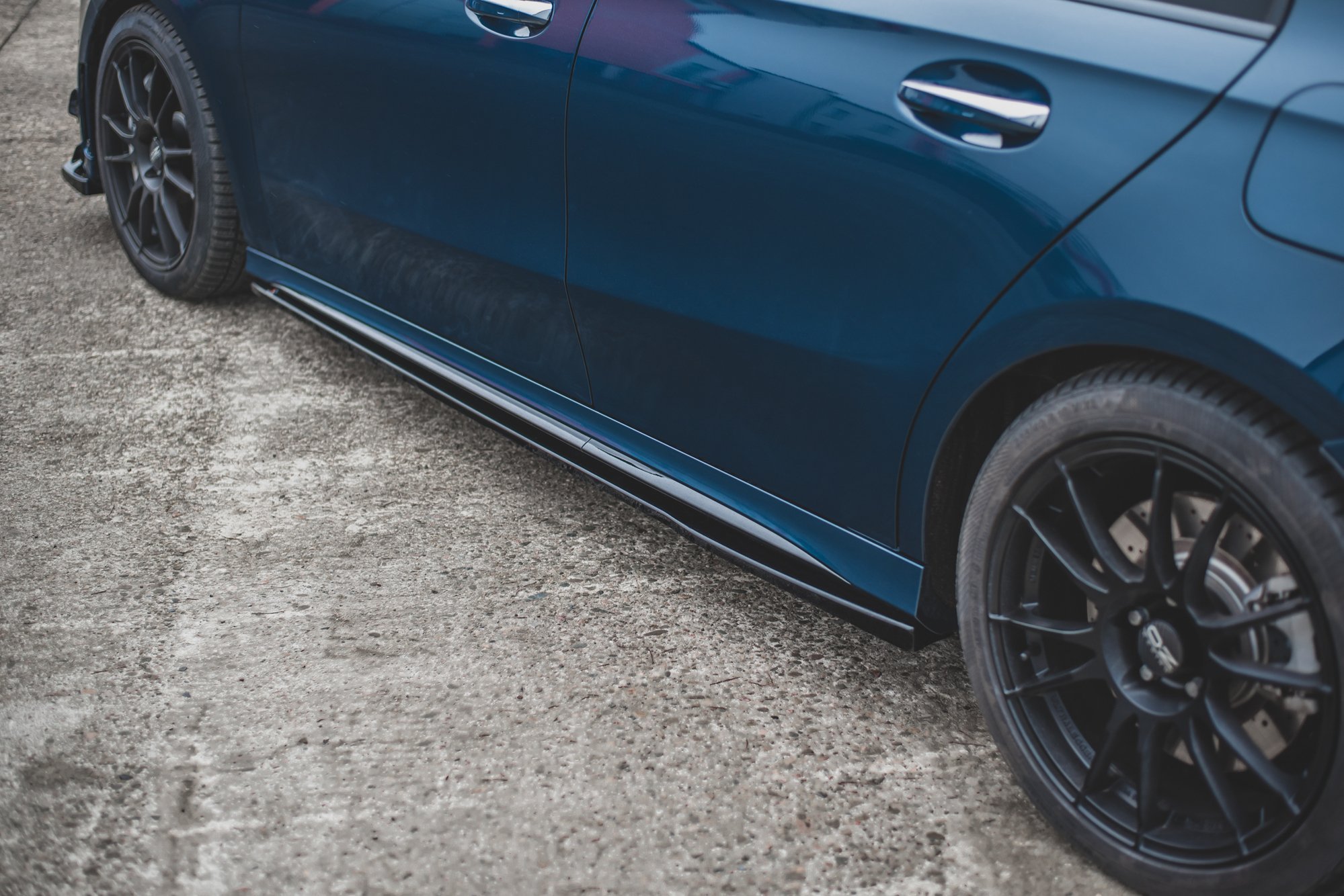 Seitenschweller Ansatz für V.1 für Mercedes A35 AMG / AMG-Line W177 schwarz Hochglanz