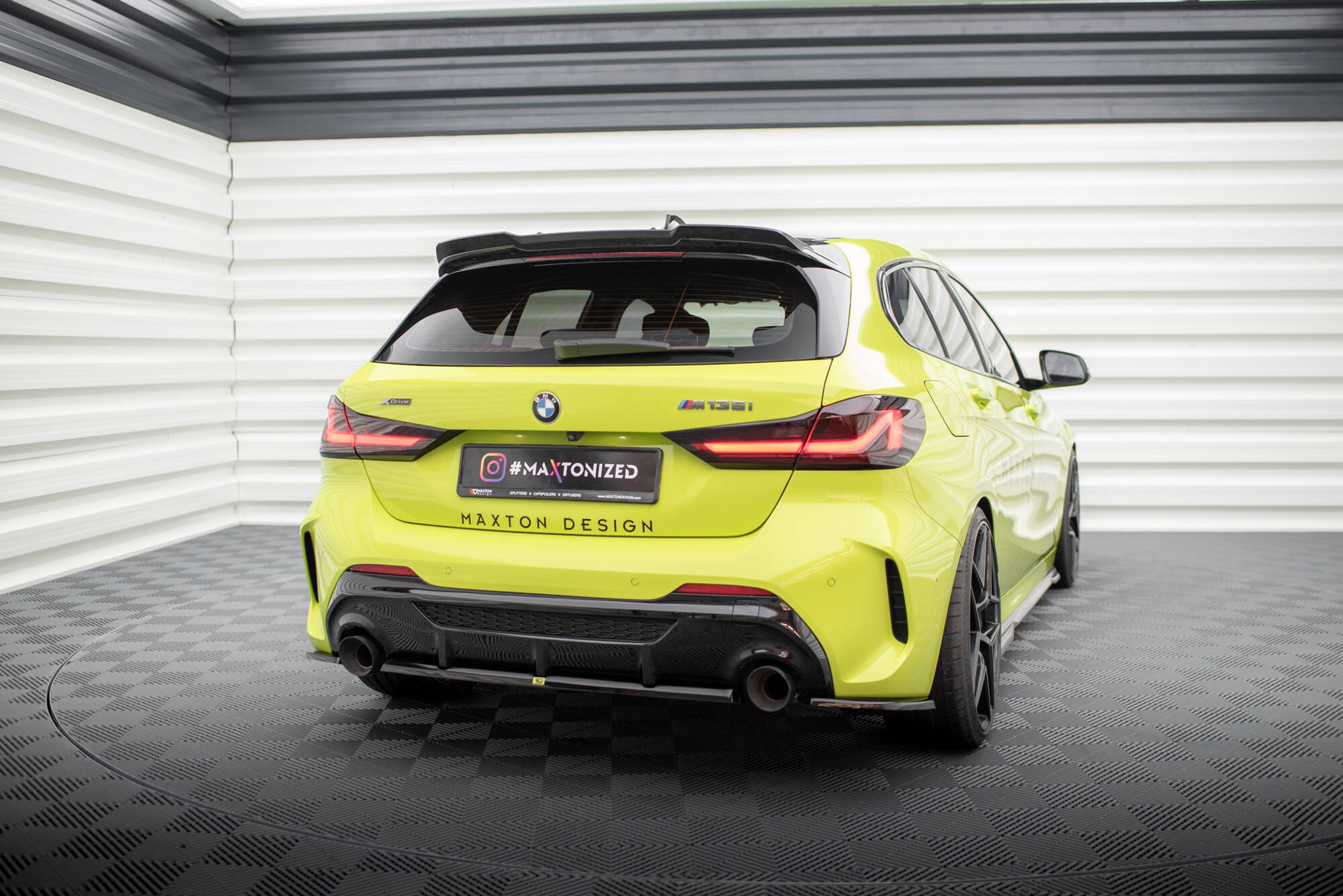Street+ Heck Ansatz Flaps V.7 passend für BMW 1er M-Paket / M135i F40 schwarz Hochglanz