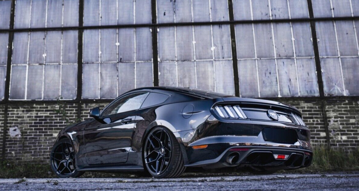 19 zoll Japan Racing JR34 Felgen für Ford Mustang LAE Schwarz Glanz 9,5x19