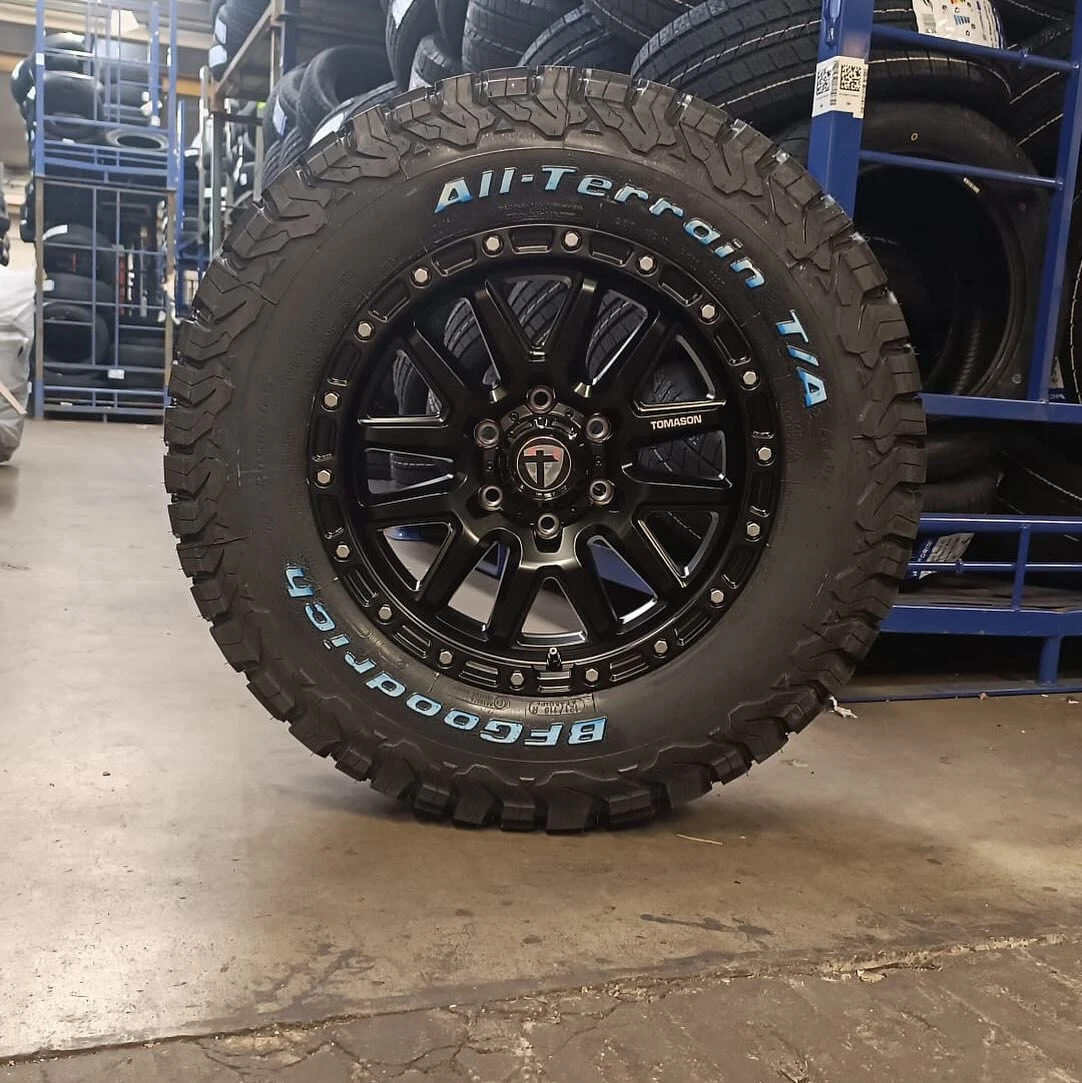 18 Zoll TN Offroad Tomason Alu Felgen für Toyota Hilux Pickup N2 SUV 9x18