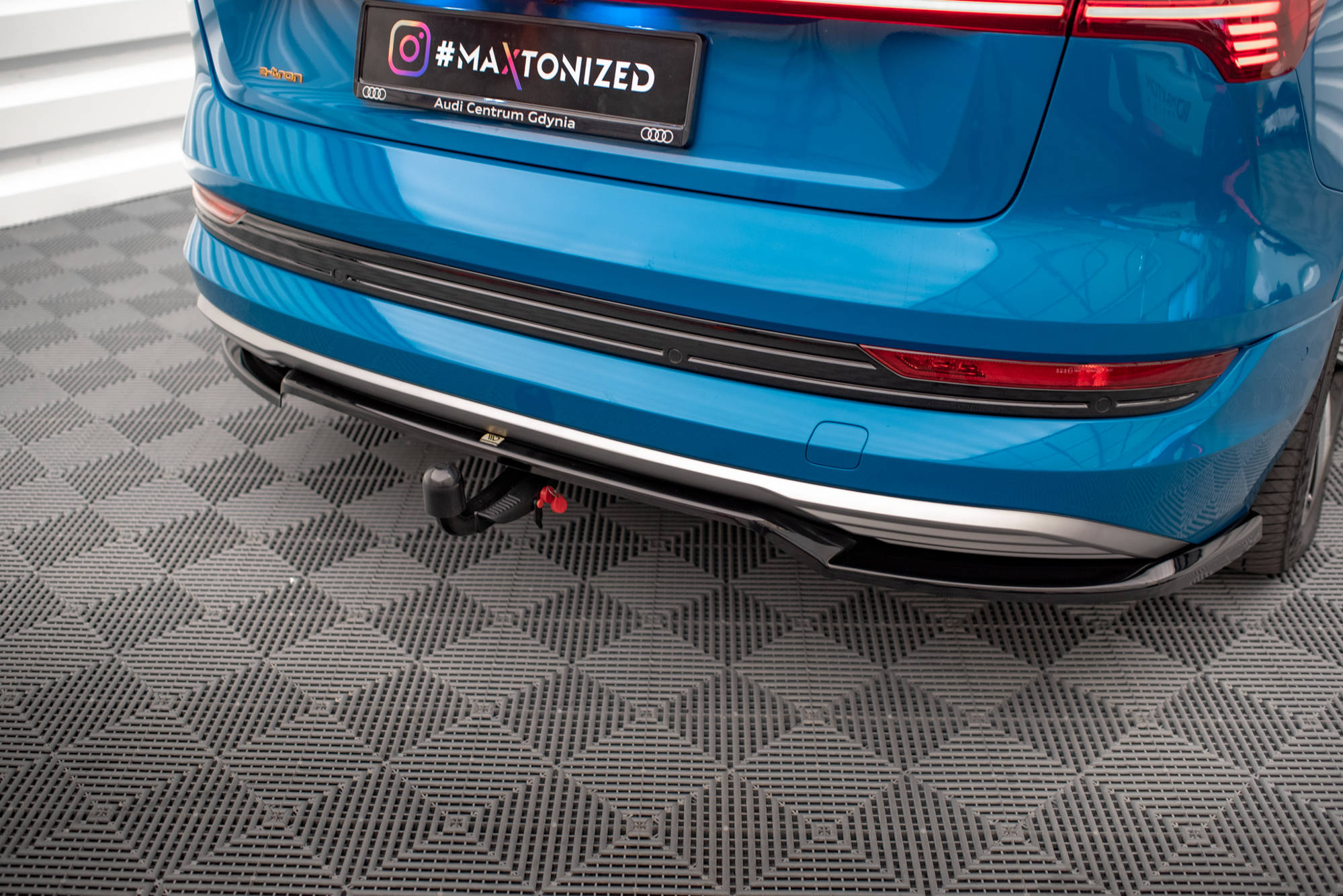 Street+ Mittlerer Diffusor RACE Heck Ansatz passend für Audi e-tron schwarz Hochglanz