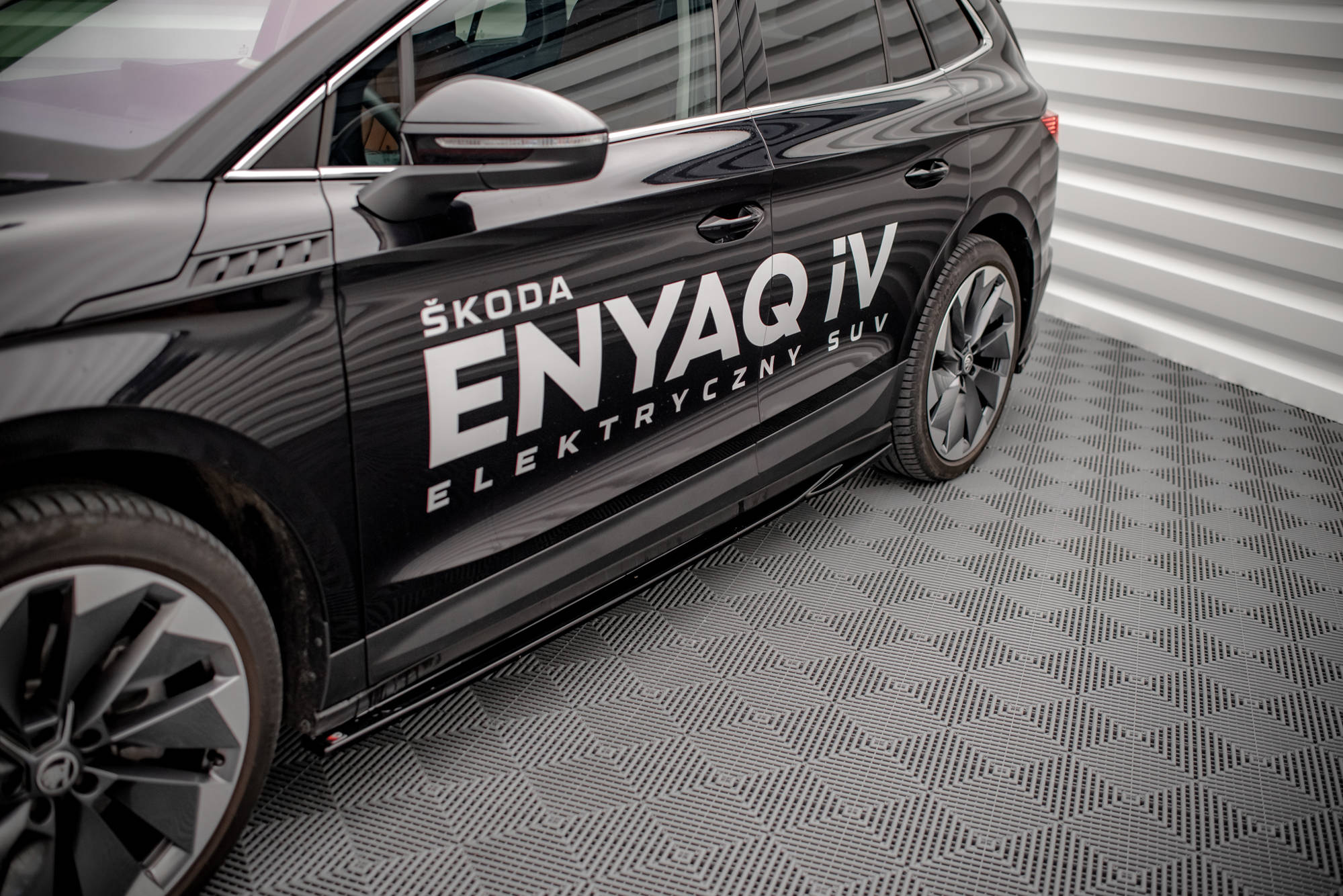 Street+ Seitenschweller Leisten passend für Skoda Enyaq iV schwarz Hochglanz