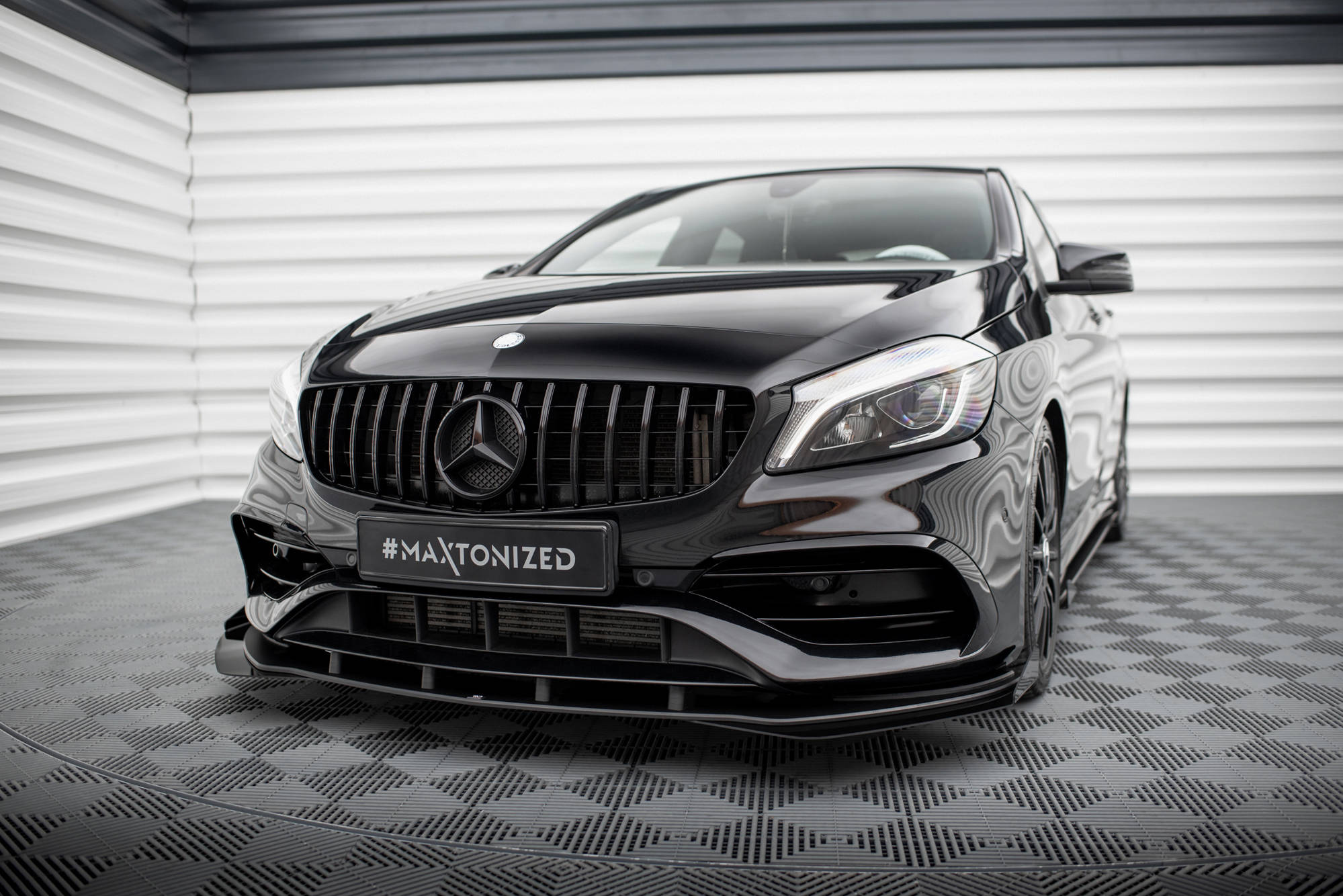 Front Stoßstange Flaps passend für Mercedes A AMG-Line W176 FL schwarz Hochglanz
