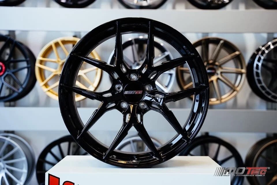 19 zoll Motec MCR4 Ultimate Felgen 5x114,3 für Tesla Model 3 Alufelgen Neu
