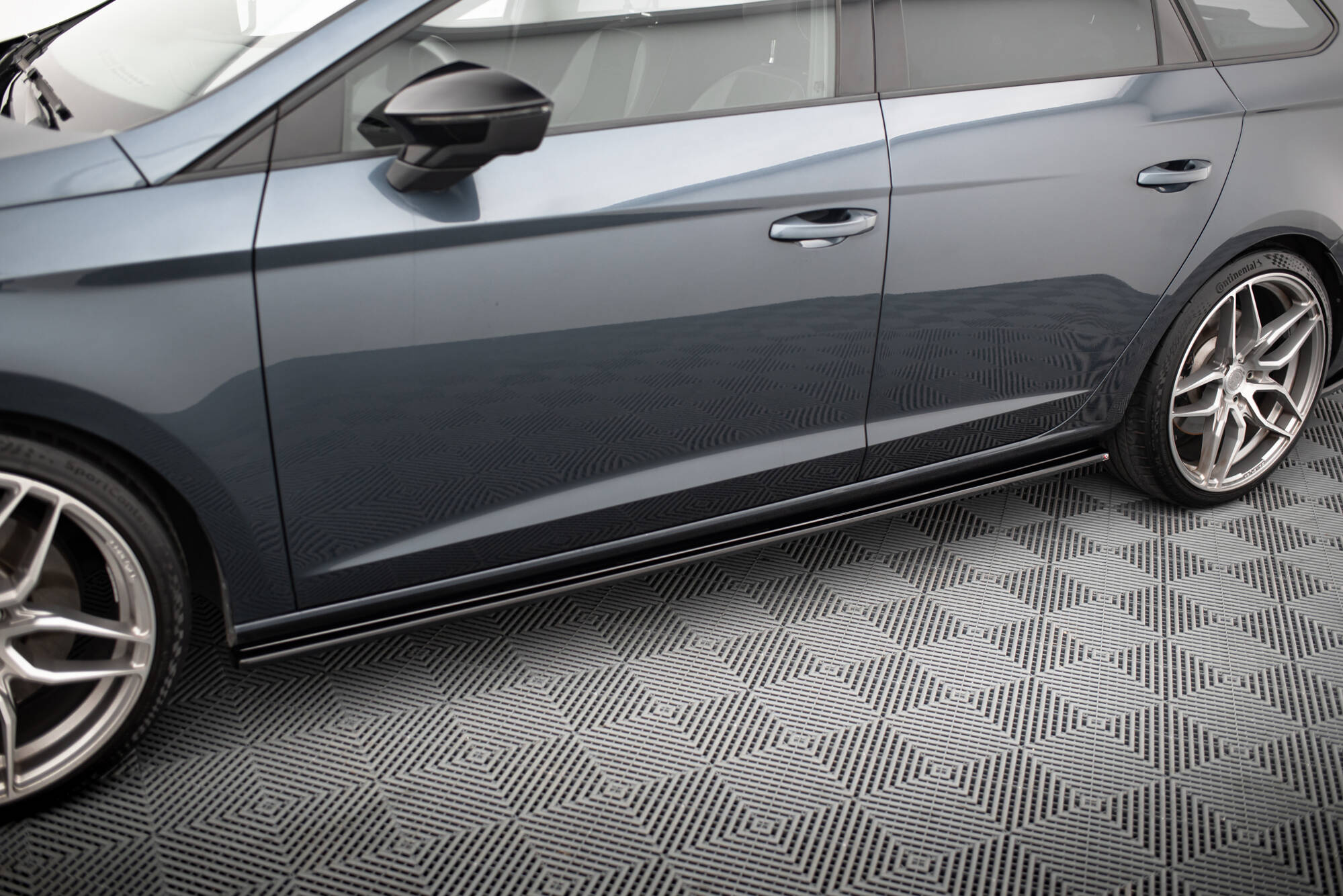 Street+ Seitenschweller Leisten V.1 passend für Seat Leon Mk3 CUPRA/ FR FL schwarz Hochglanz