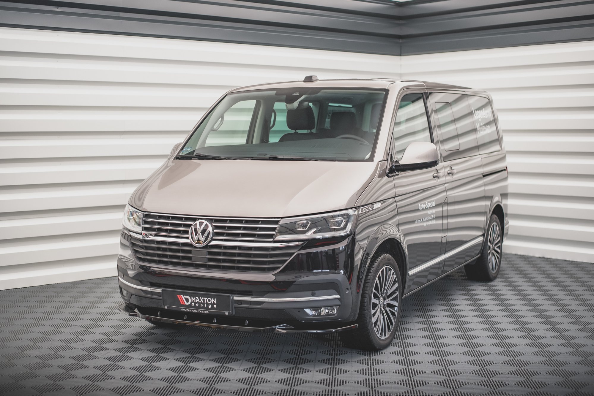 Street+ Spoilerlippe Front Ansatz V.2 passend für VW T6.1 schwarz Hochglanz