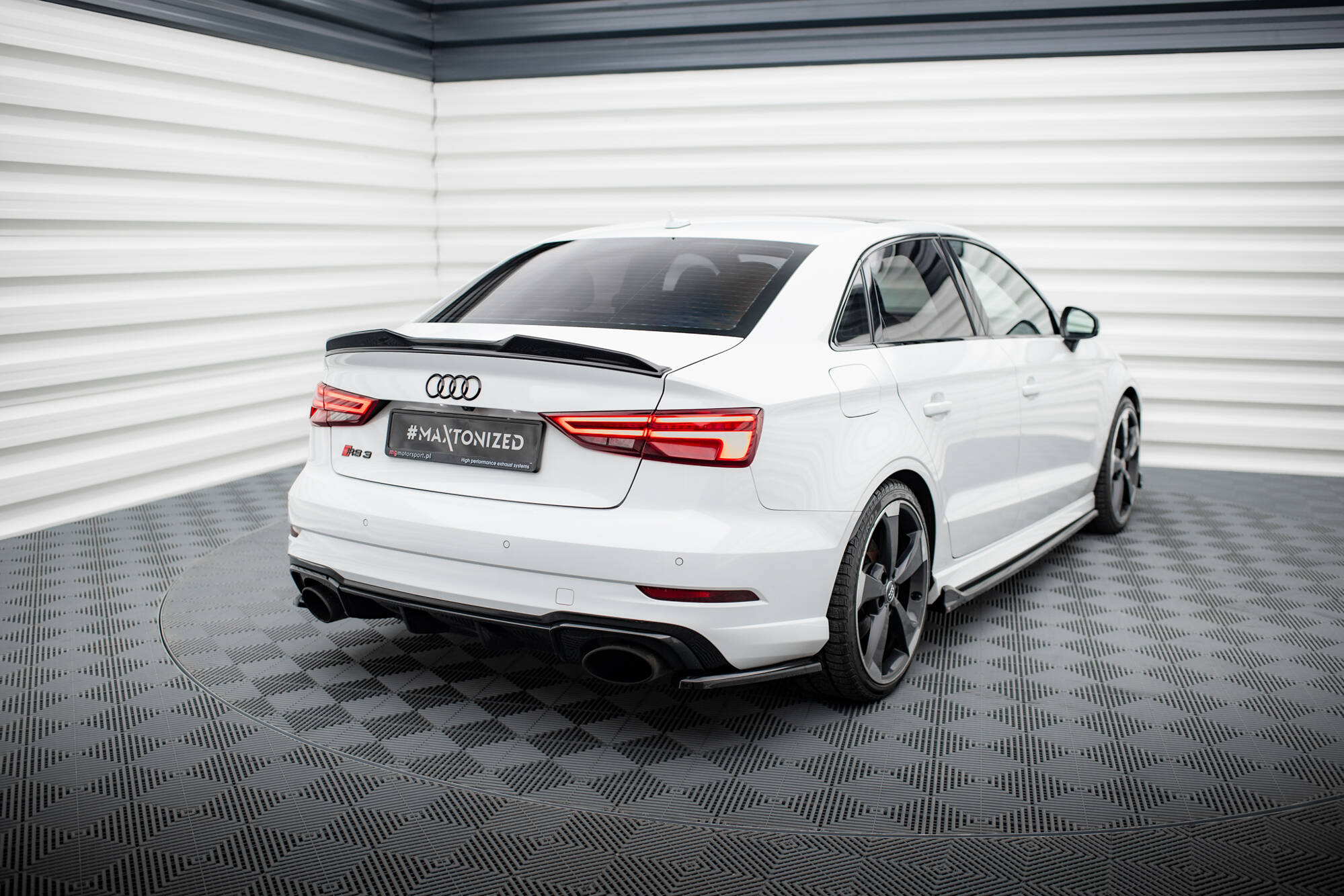 Street+ Heck Ansatz Flaps V.2 passend für Audi RS3 Limousine 8V FL schwarz Hochglanz