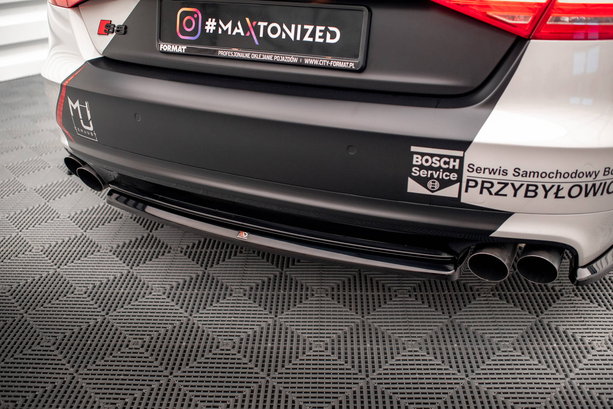 Street+ Mittlerer Diffusor Heck Ansatz passend für Audi S8 D4 schwarz Hochglanz