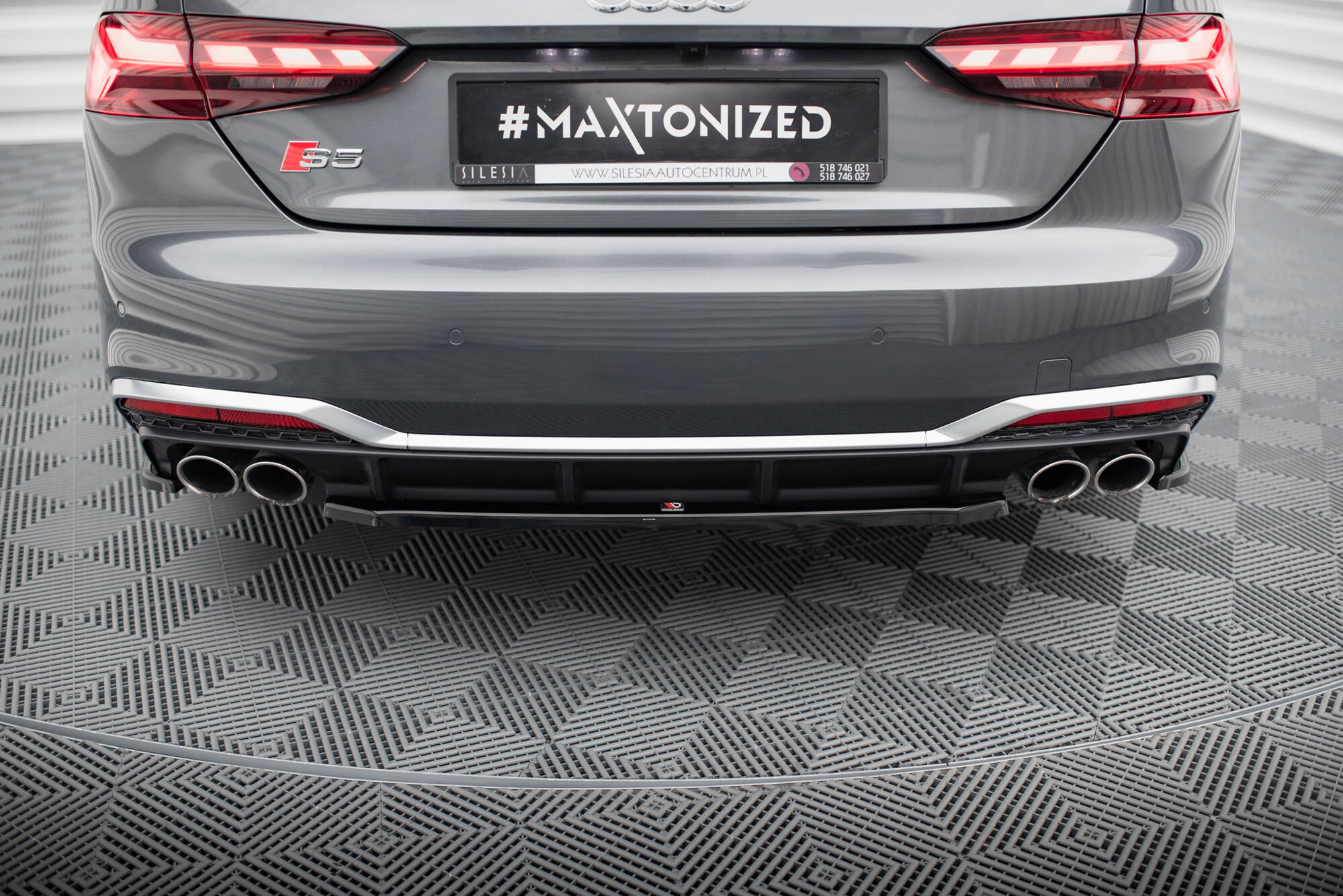 Street+ Mittlerer Diffusor Heck Ansatz passend für Audi S5 Sportback / Coupe F5 FL schwarz Hochglanz