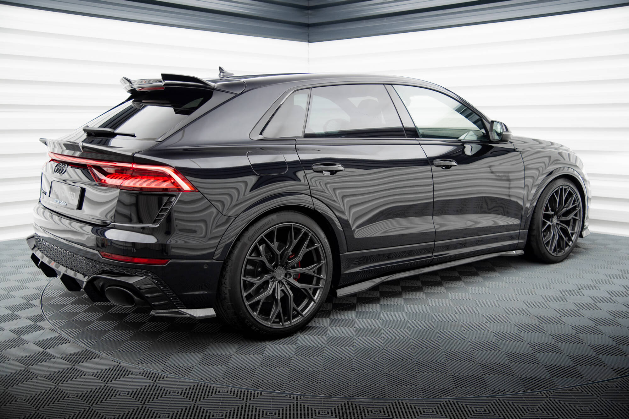 Carbon Fiber Seitenschweller Ansatz Leisten passend für Audi RSQ8 Mk1