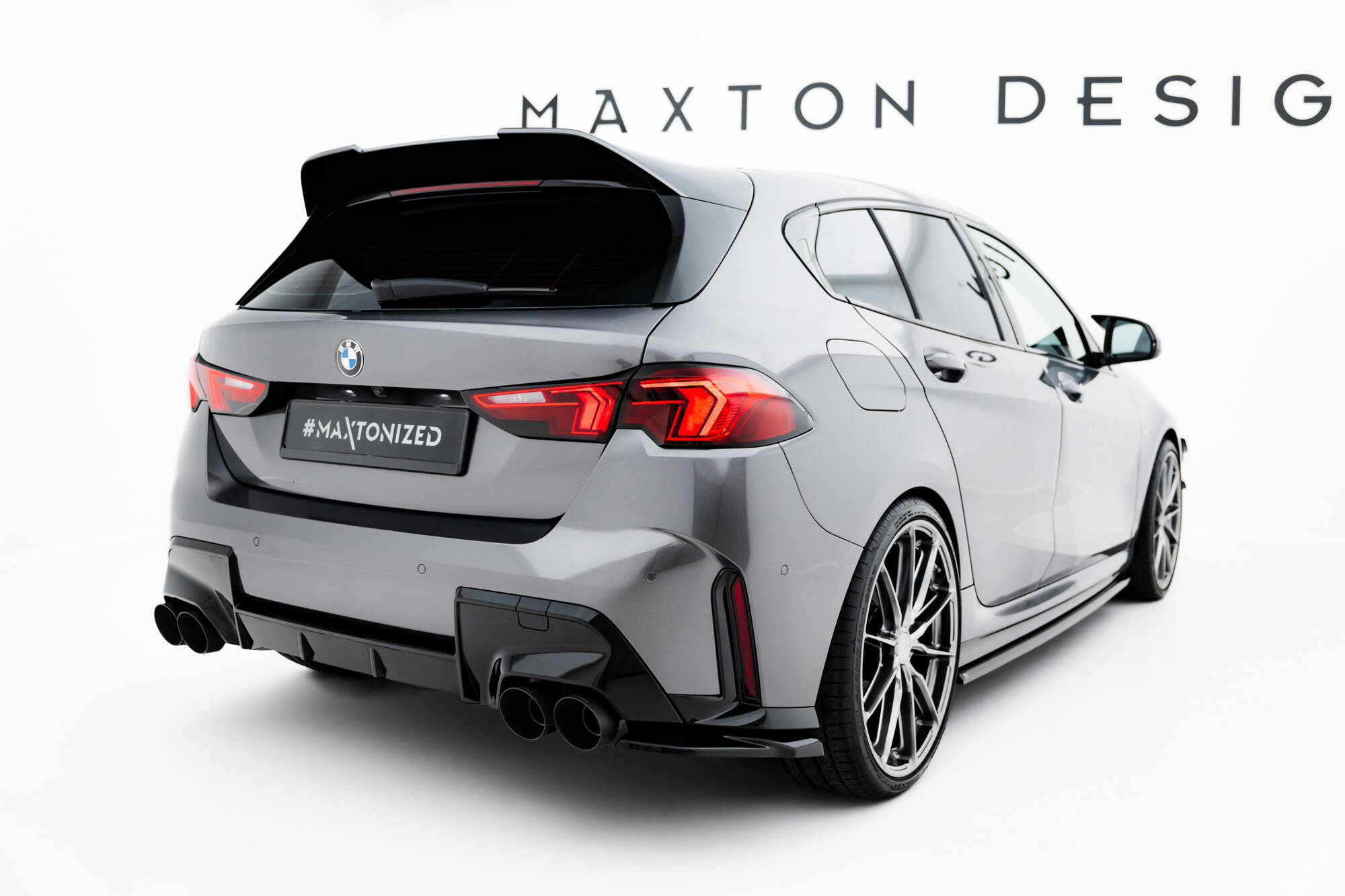 Street+ Heck Ansatz Flaps V.4 passend für BMW M135i F70 schwarz Hochglanz