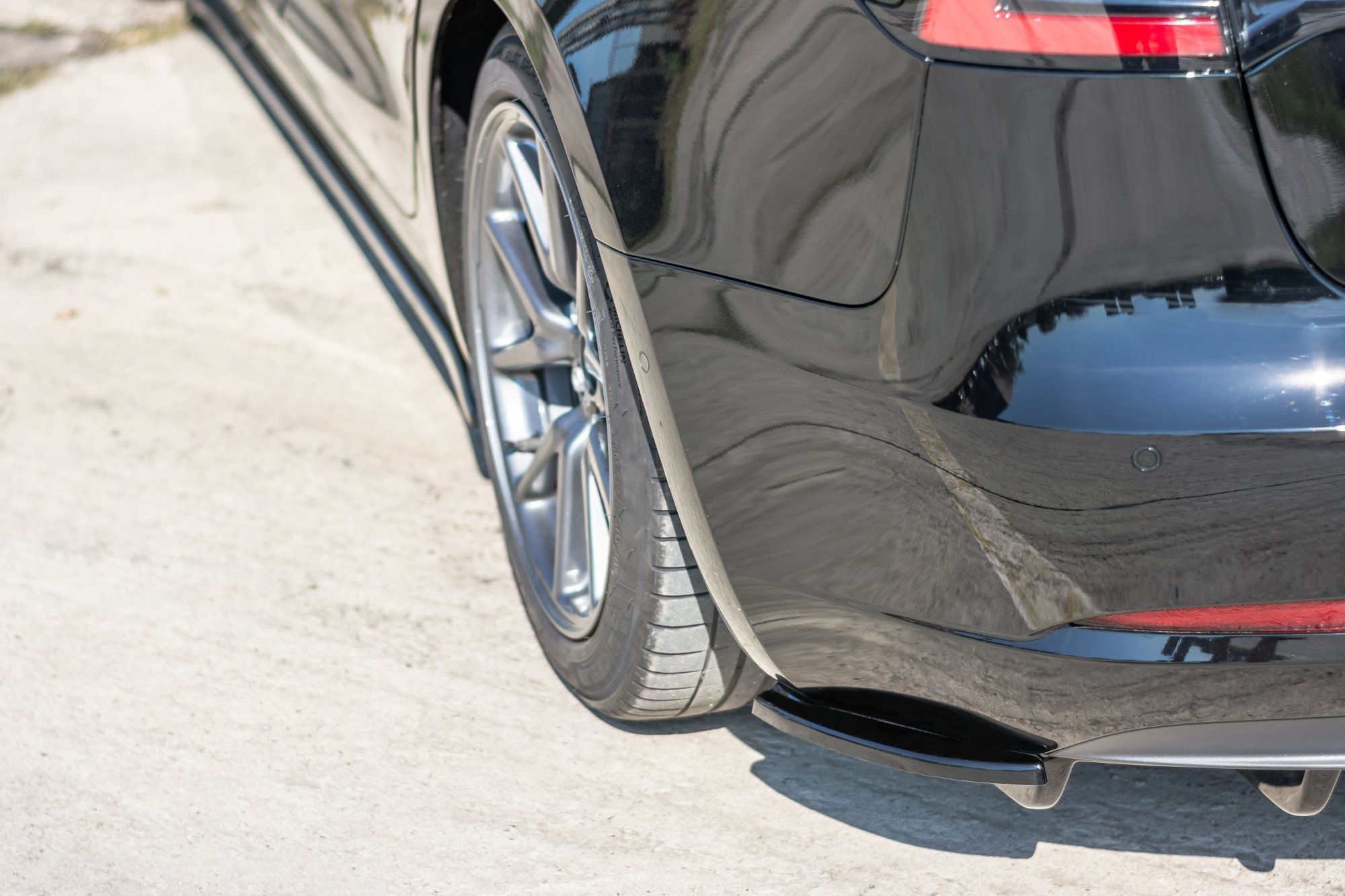 Diffusor Flaps passend für Tesla Model 3 schwarz Hochglanz