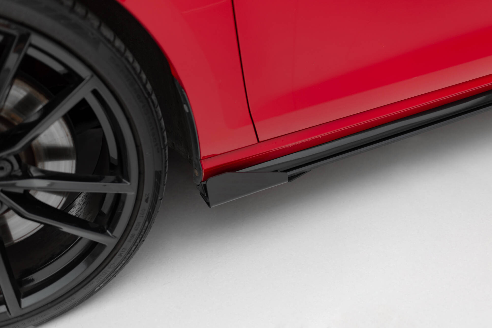 Street Pro Seitenschweller Leisten + Flaps passend für VW Golf R / R-Line Mk7 FL schwarz Hochglanz