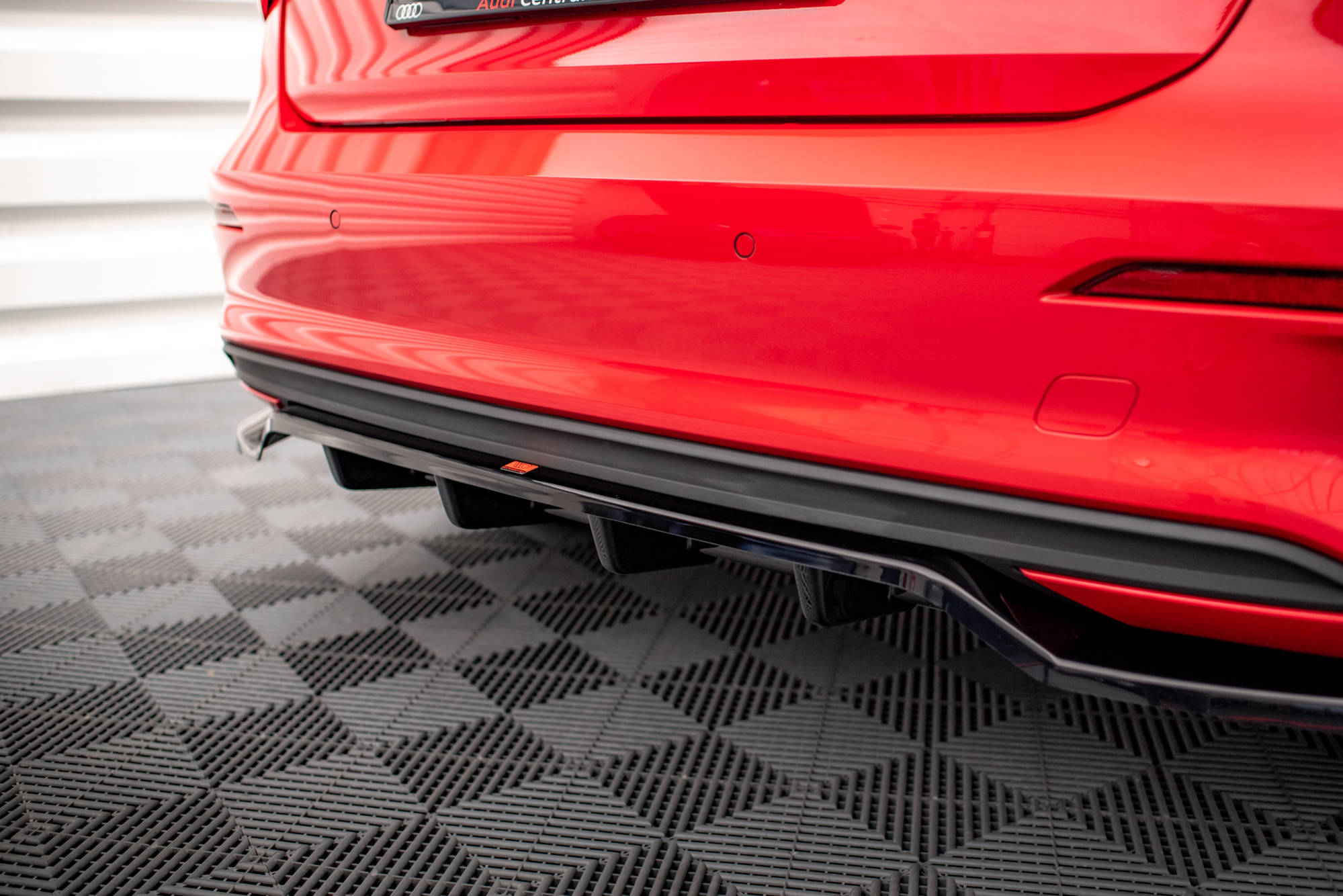 Street+ Mittlerer Diffusor RACE Heck Ansatz passend für Audi A3 Sportback 8Y schwarz Hochglanz