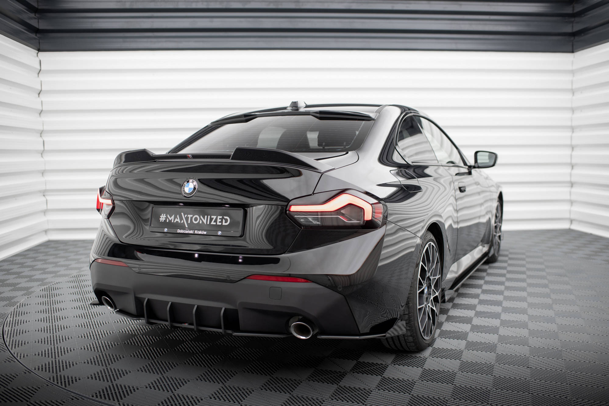 Hintere Seiten Flaps passend für BMW 2 Coupe G42 schwarz Hochglanz