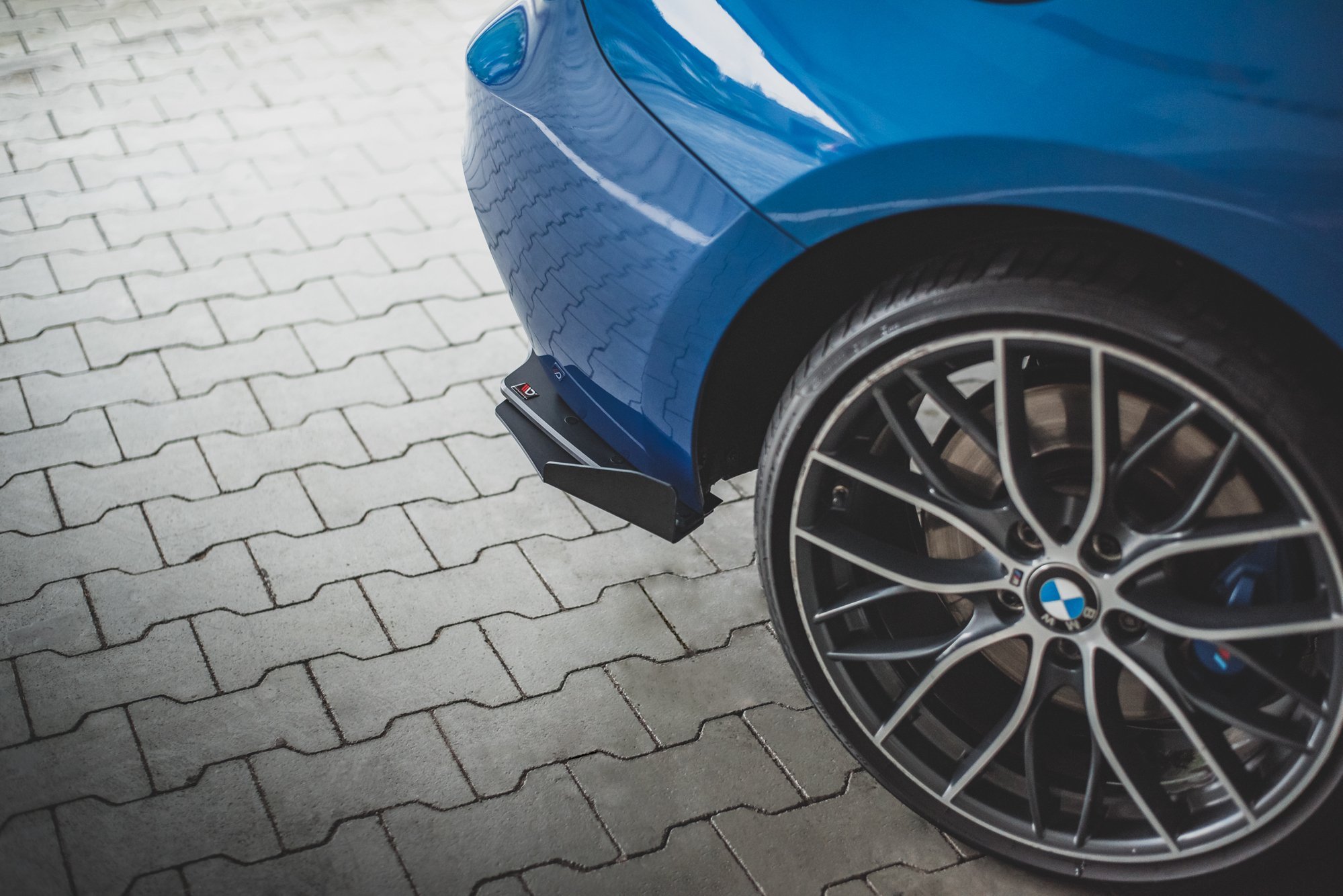 Hintere Seiten Flaps passend für BMW M135i F20 schwarz Hochglanz