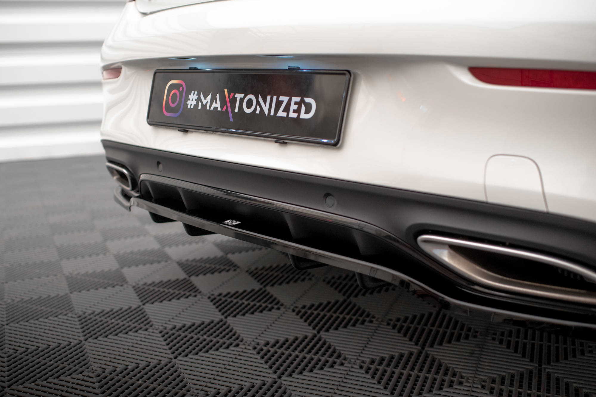 Street+ Mittlerer Diffusor RACE Heck Ansatz passend für Mercedes C Coupe AMG-Line C205 FL schwarz Hochglanz