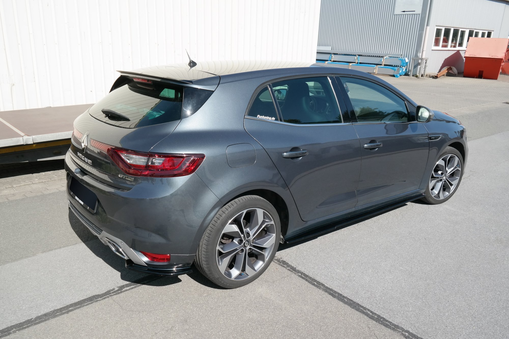 Street+ Heck Ansatz Flaps passend für Renault Megane Mk.4 GT-Line schwarz Hochglanz
