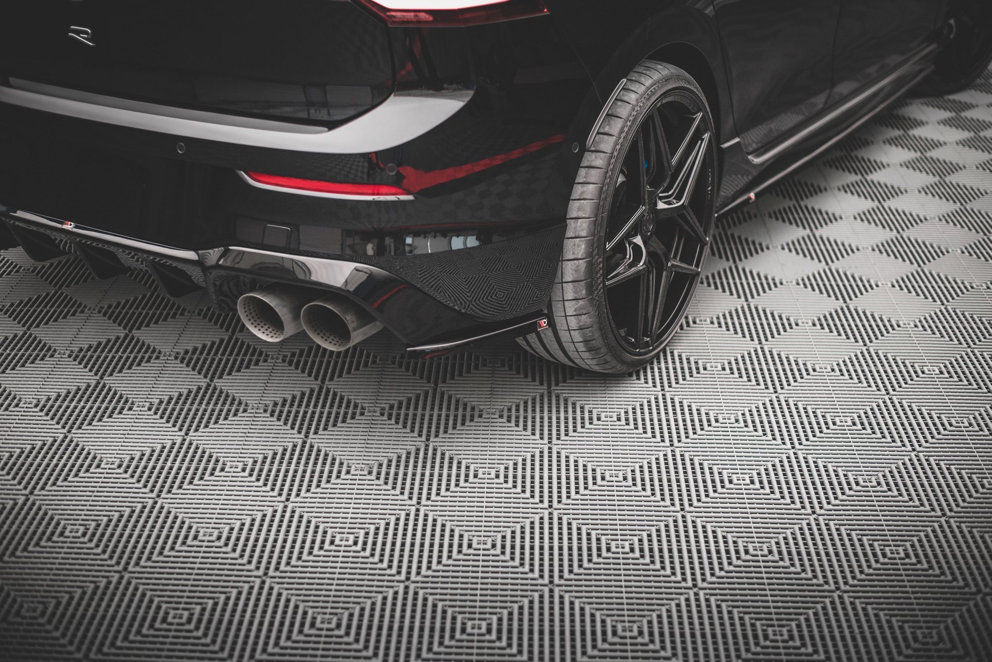 Street+ Heck Ansatz Flaps V.3 passend für VW Golf R Mk8 Carbon Look