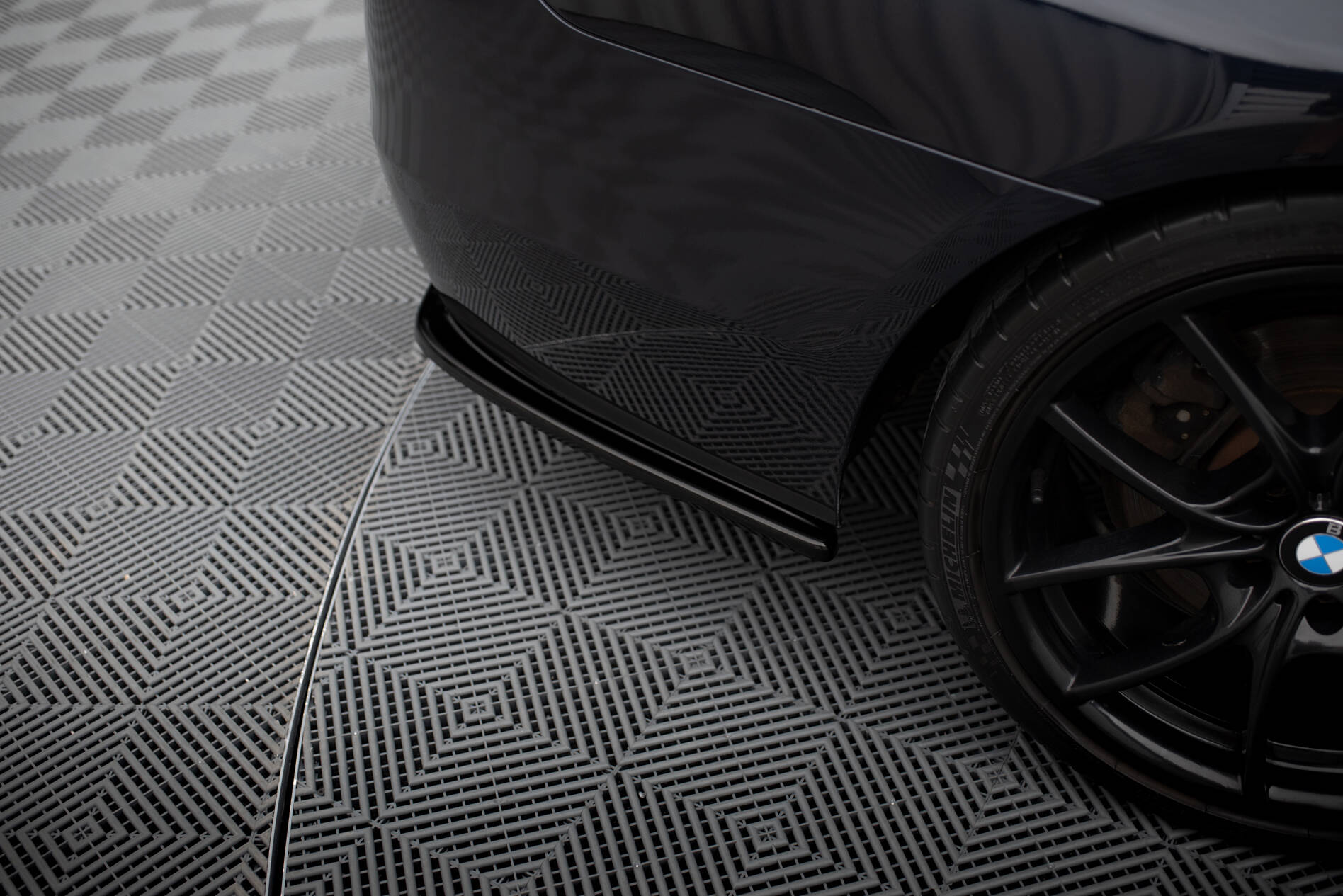 Heck Ansatz Flaps Diffusor für L + R BMW 5er M-Paket Limousine /Touring F10/F11 mit zwei Einzel Endstücken schwarz Hochglanz