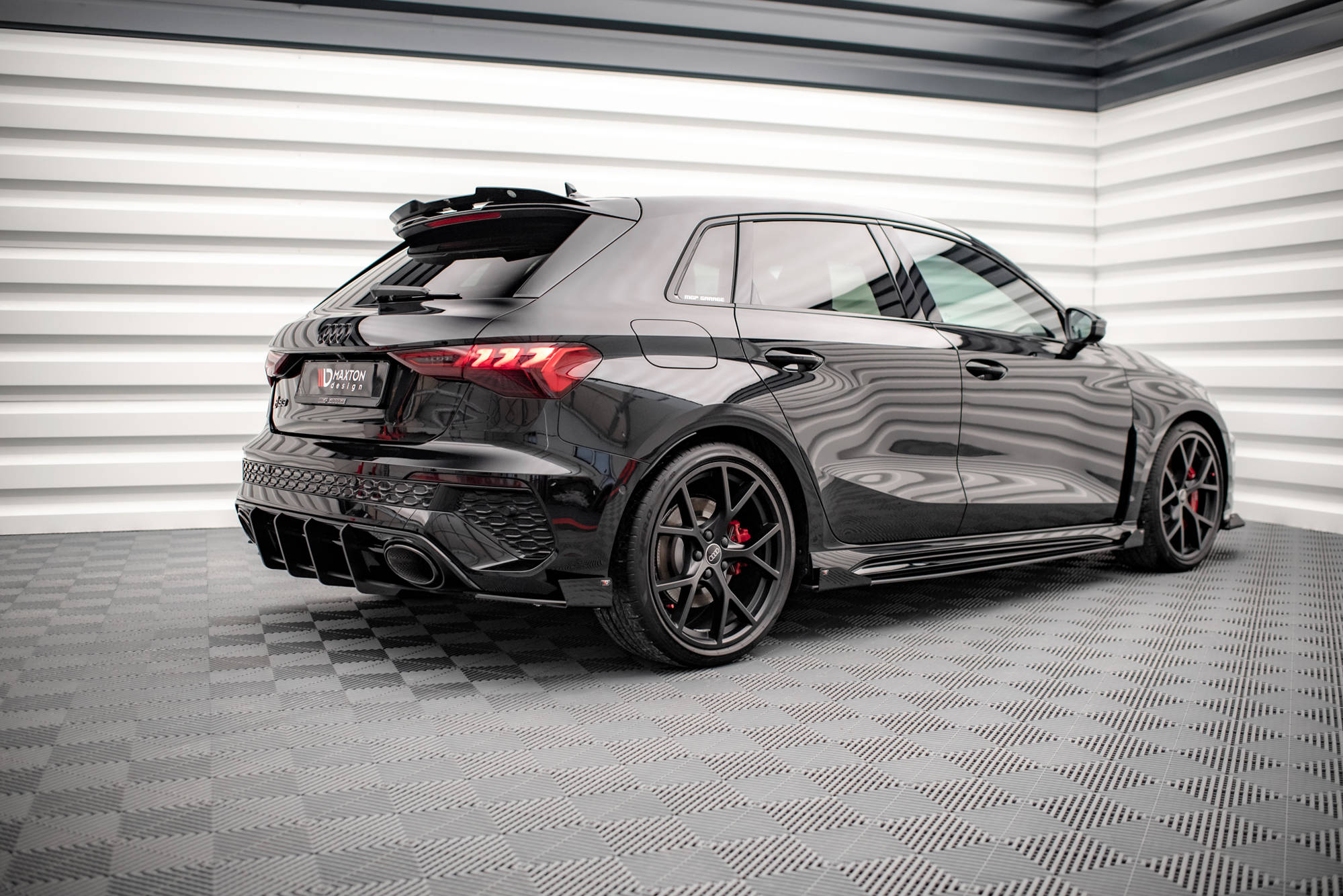Street Pro Seitenschweller Leisten + Flaps passend für Audi RS3 Sportback 8Y schwarz Hochglanz