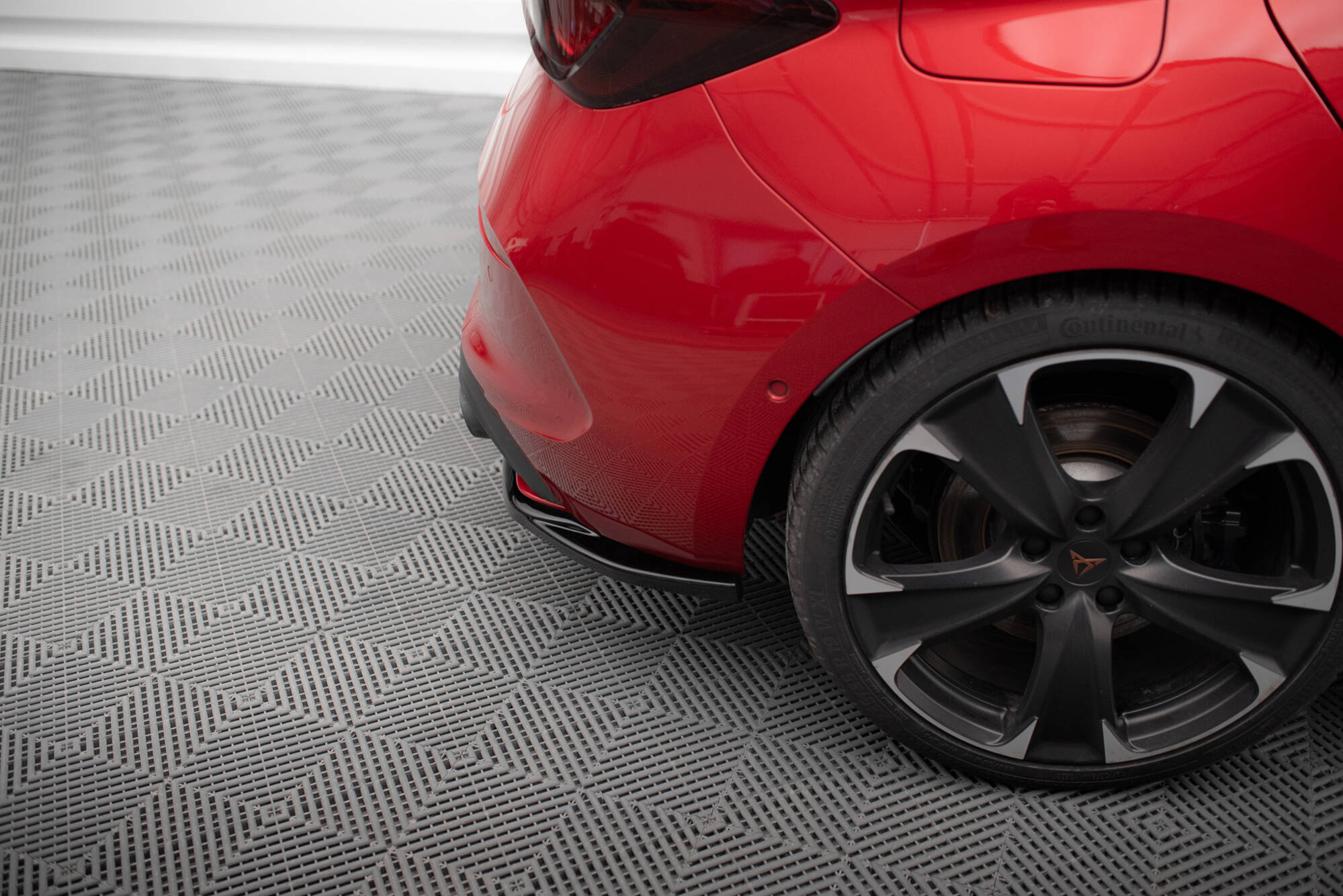 Diffusor Flaps V.1 passend für CUPRA Leon Hatchback Mk1 schwarz Hochglanz